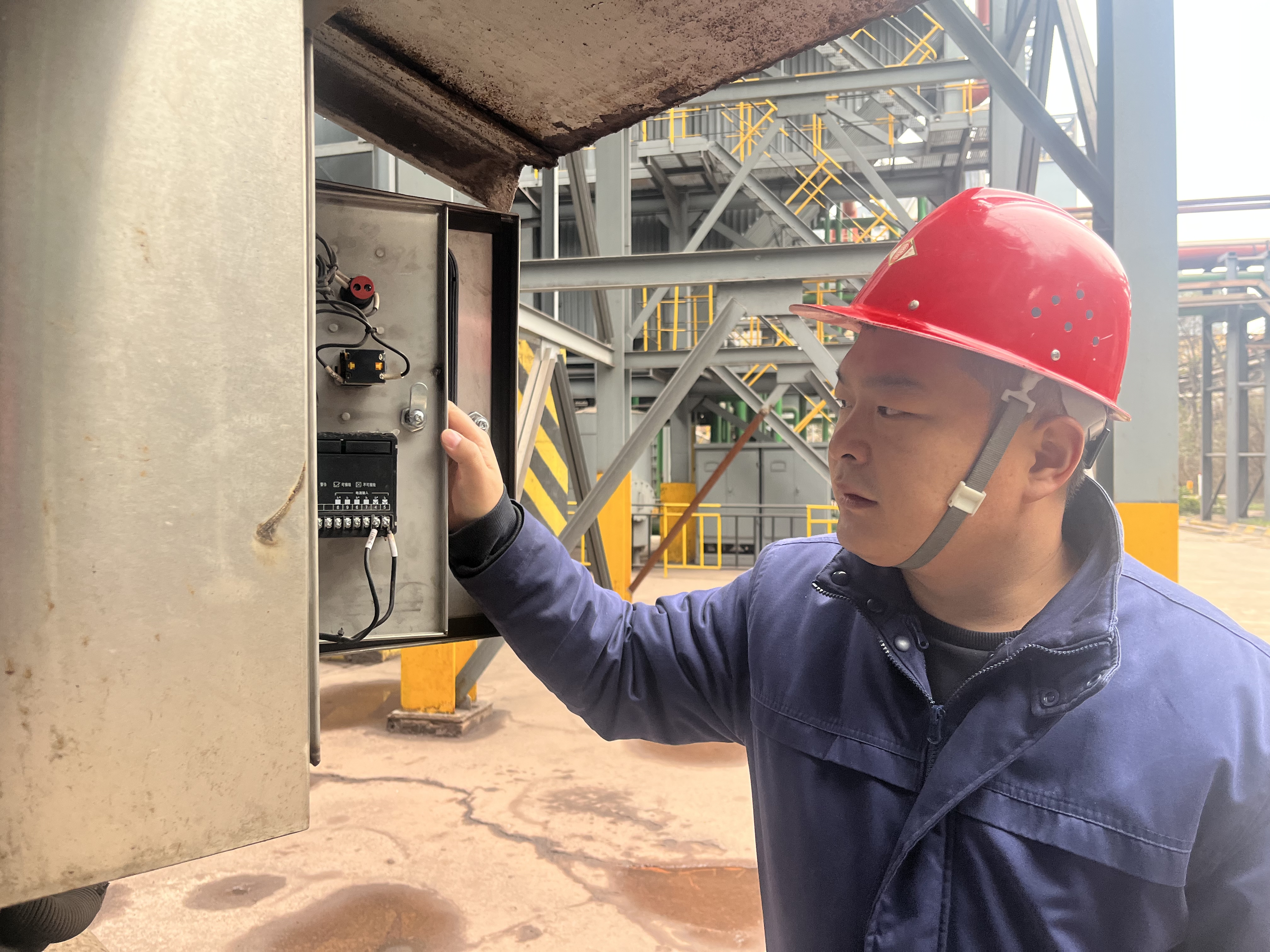 坚守在寒冬里的电气人