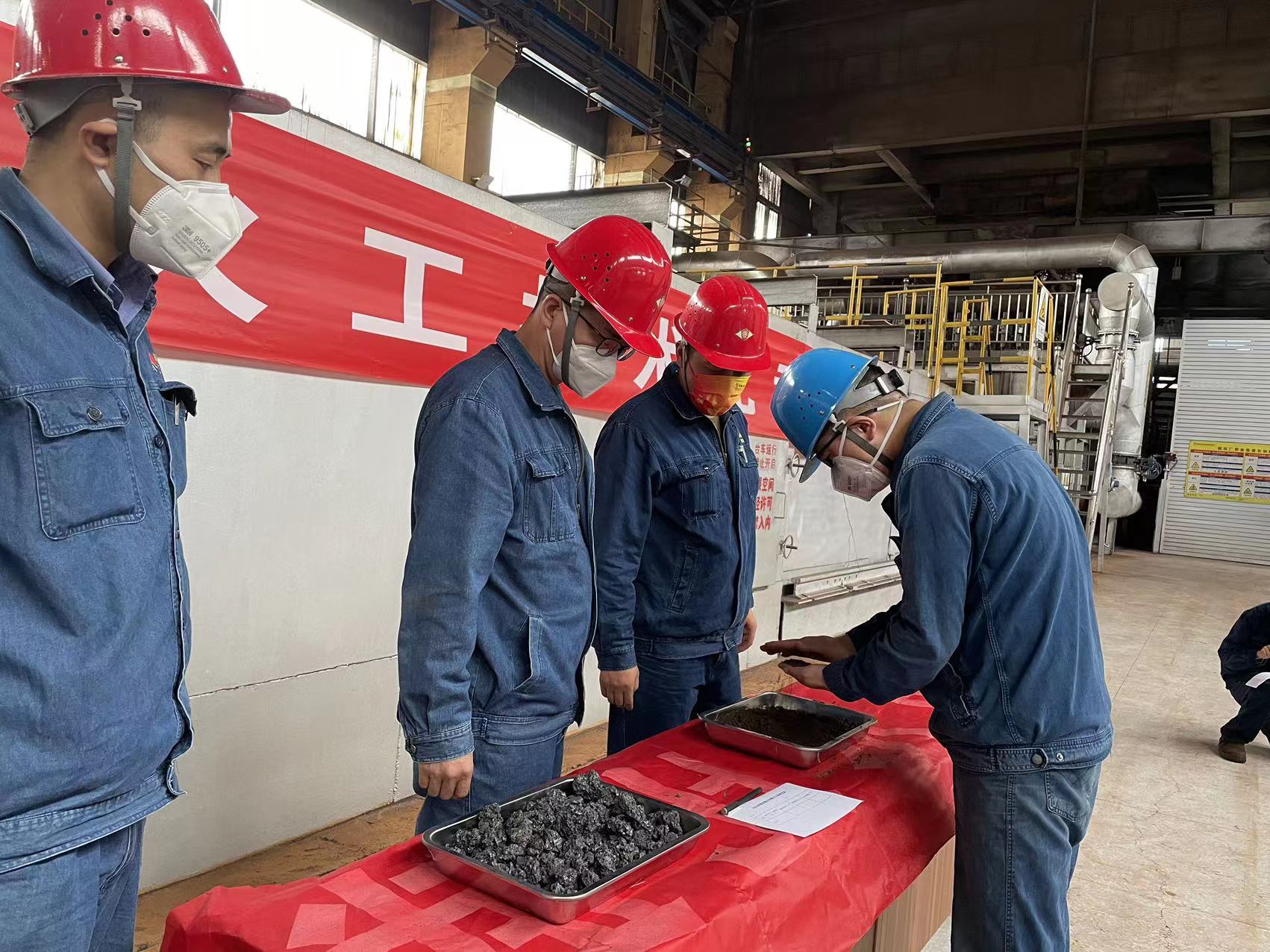 “师带徒”助力青工快速成长