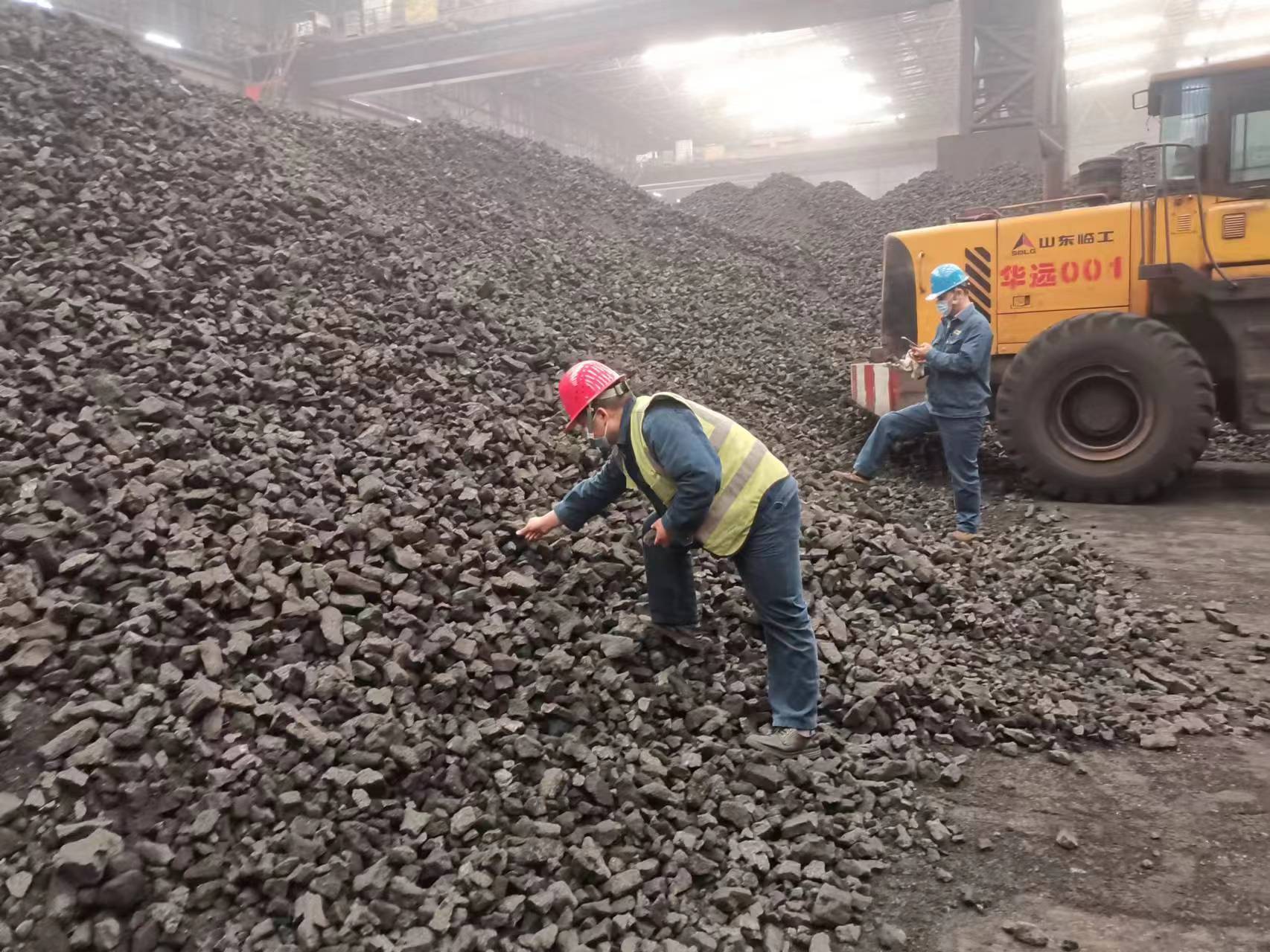 炼铁的五彩镜头