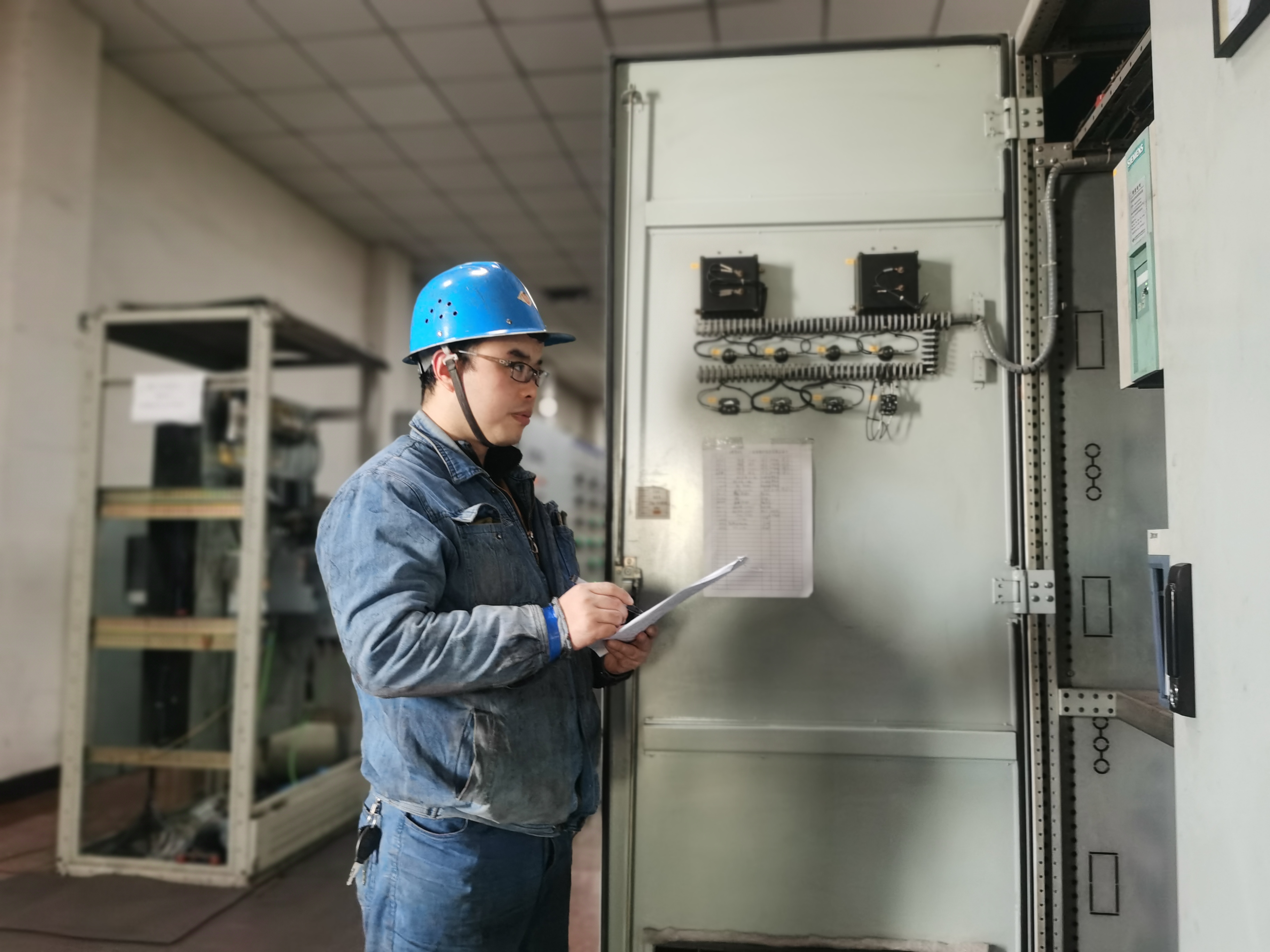 节日“守岁人” 青春 “不打烊” 节日“守岁人” 青春 “不打烊”