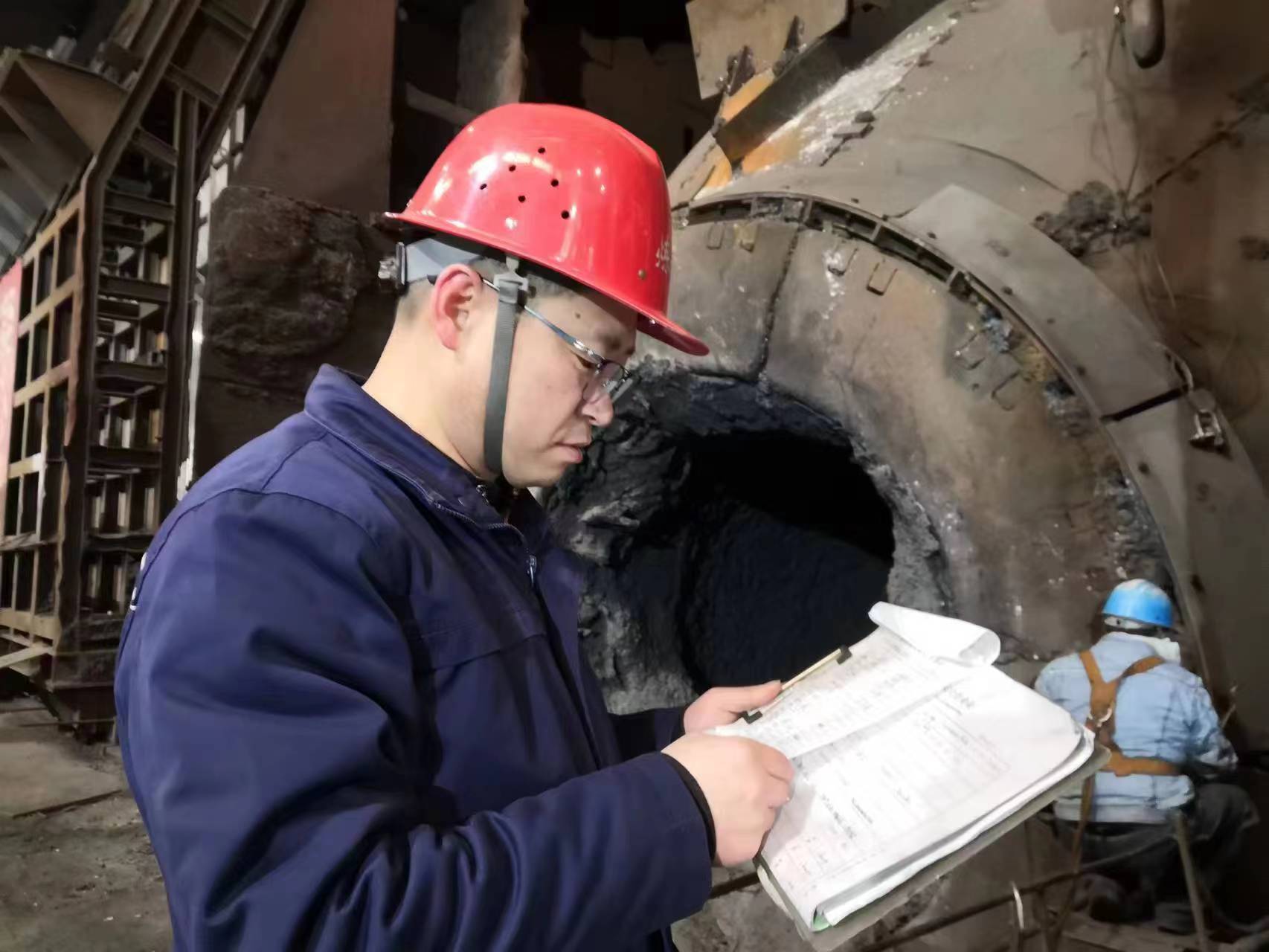 奋辑笃行强“冬练” 攻坚克难降成本