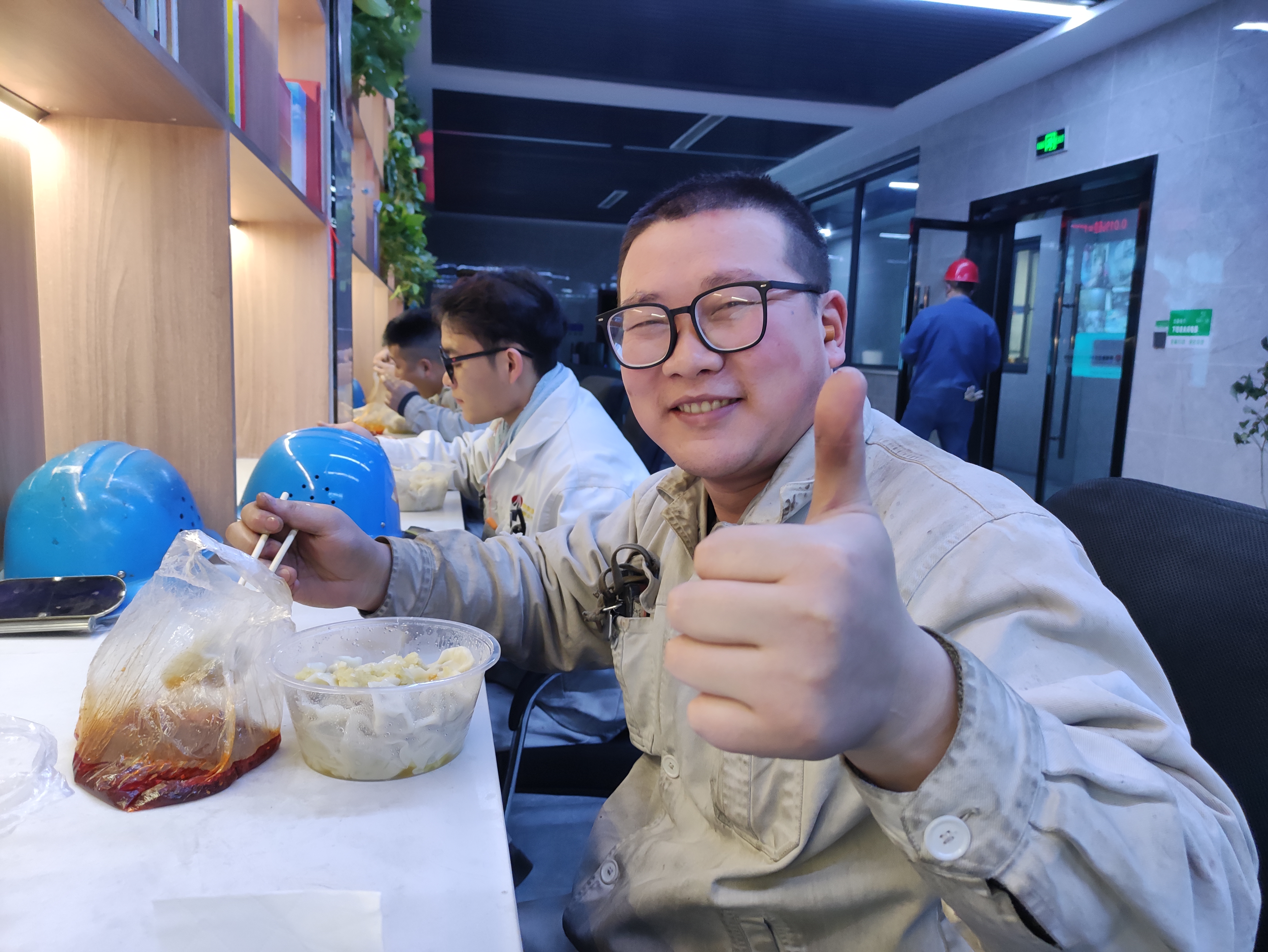 以“万山无阻”之态迈向“2023”