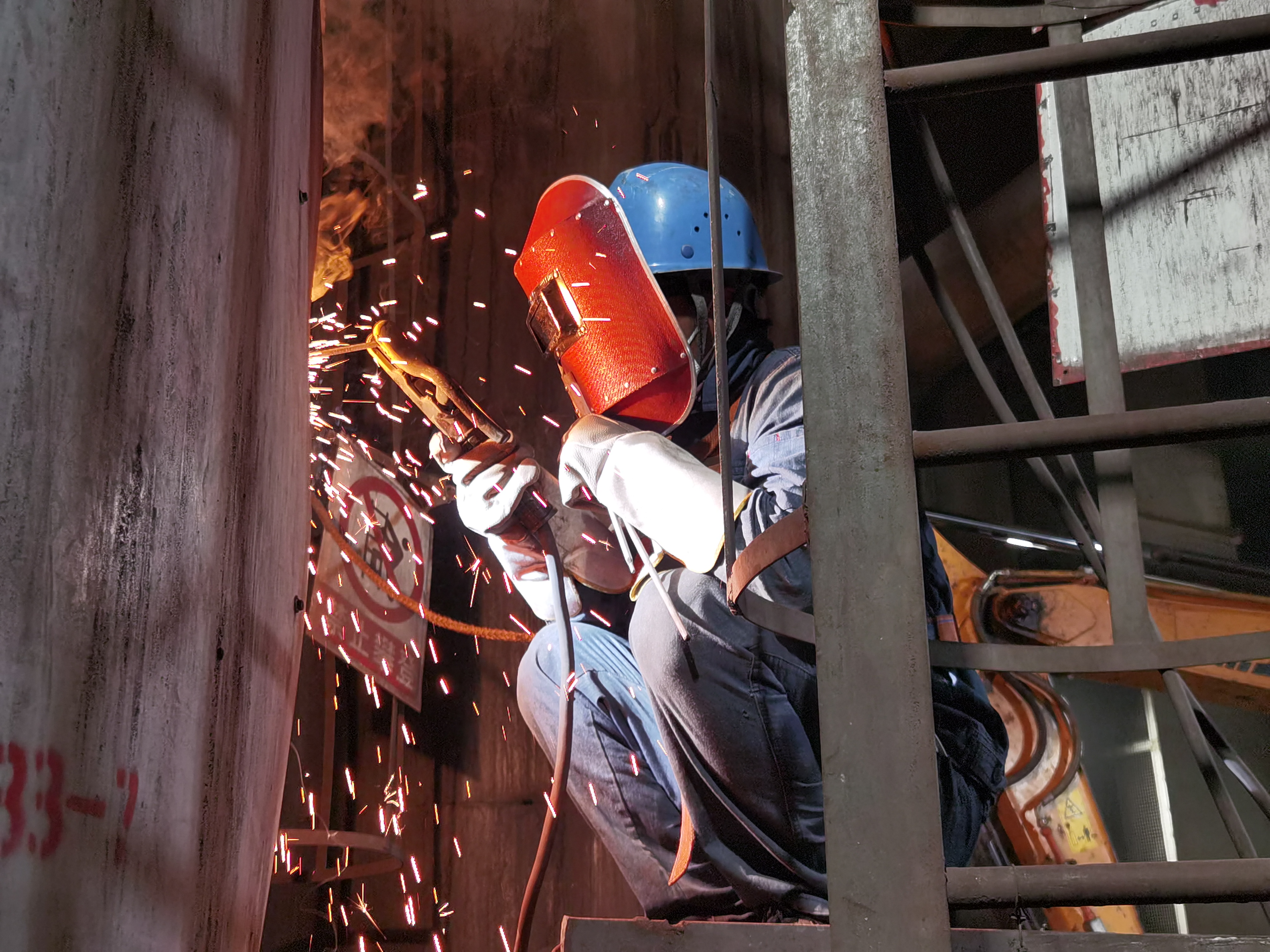 以“万山无阻”之态迈向“2023”