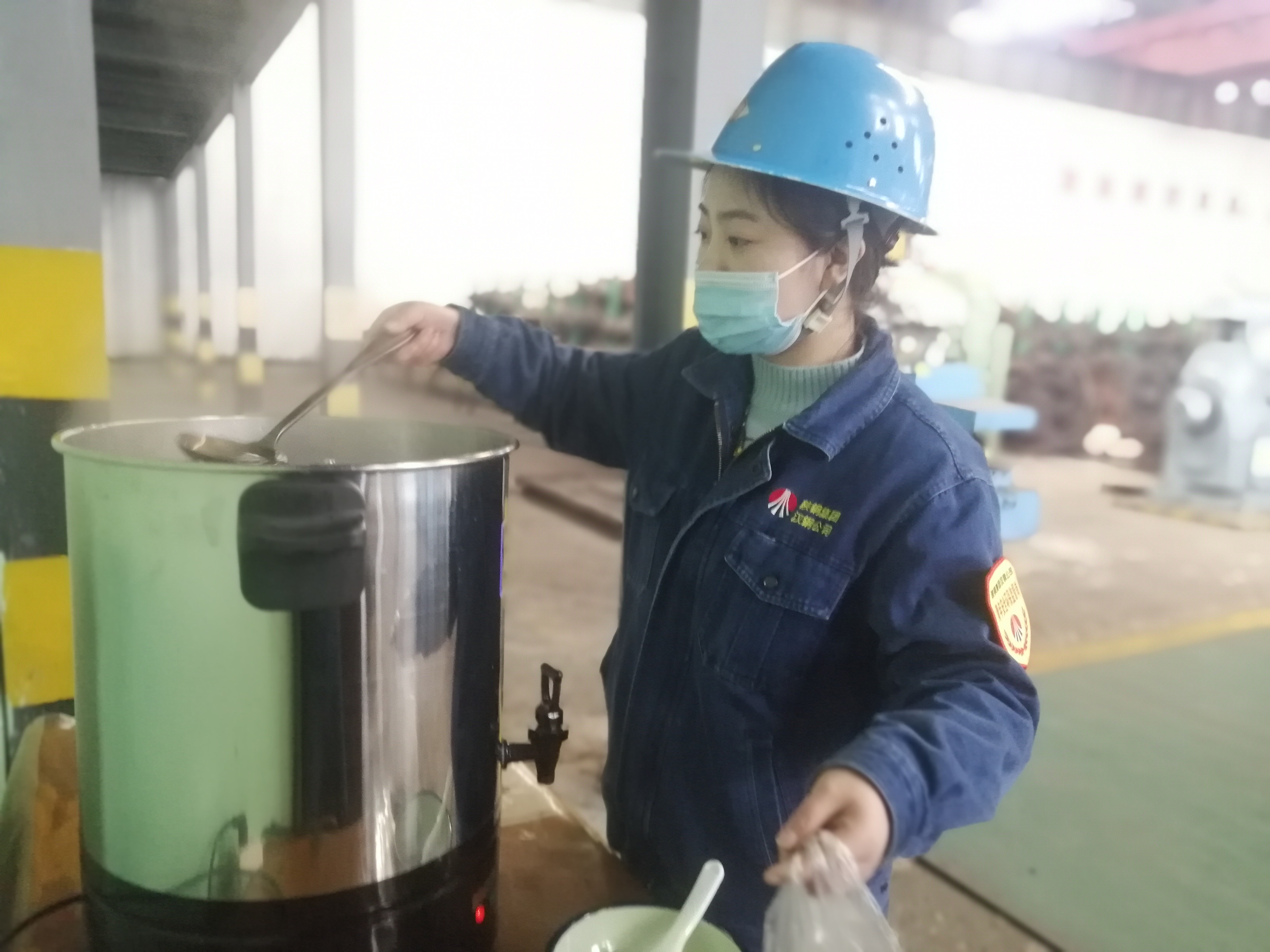 巾帼展芳华 她们是车间里的“蓝精灵” 巾帼展芳华 她们是车间里的“蓝精灵”