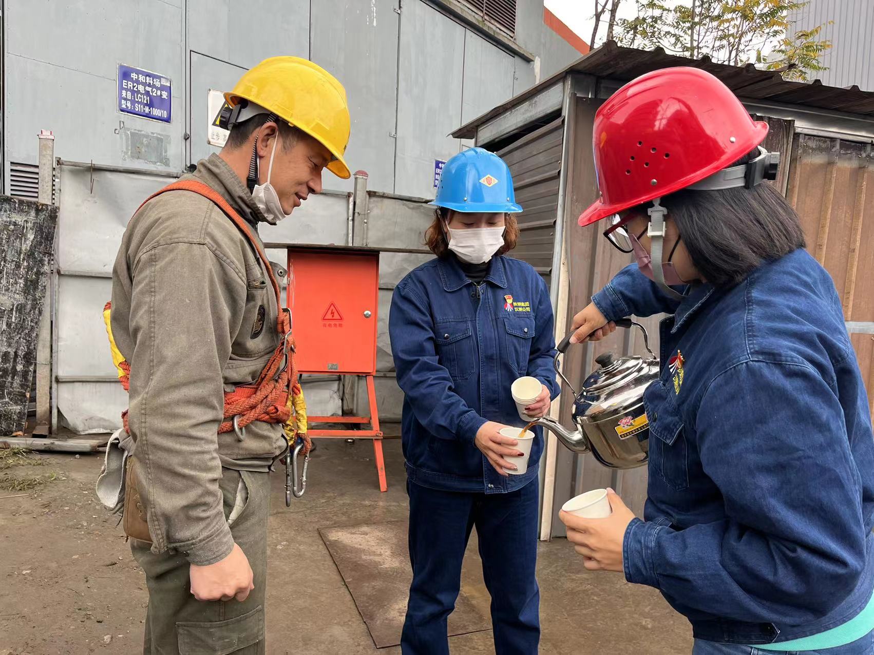 满满“大礼包”让服务职工“不打烊”