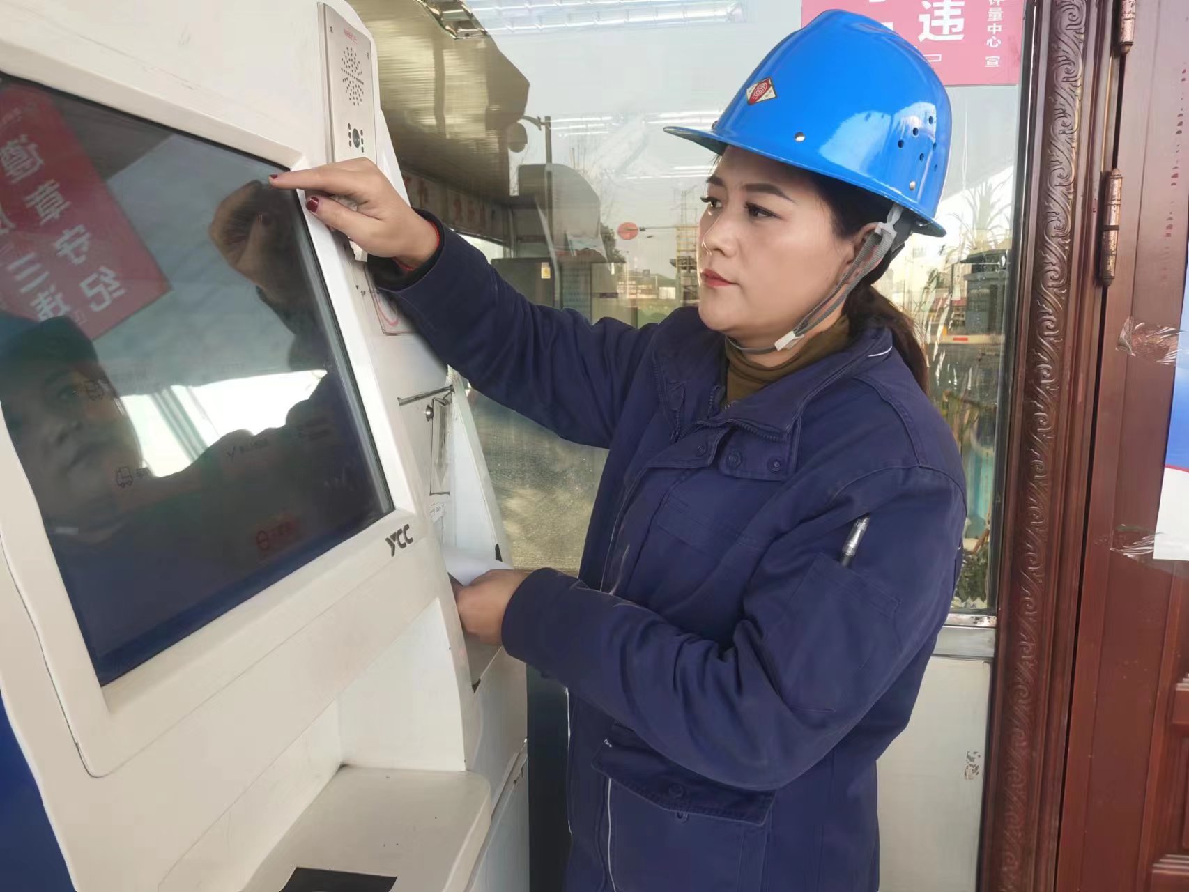 钢城别样“巾帼红”