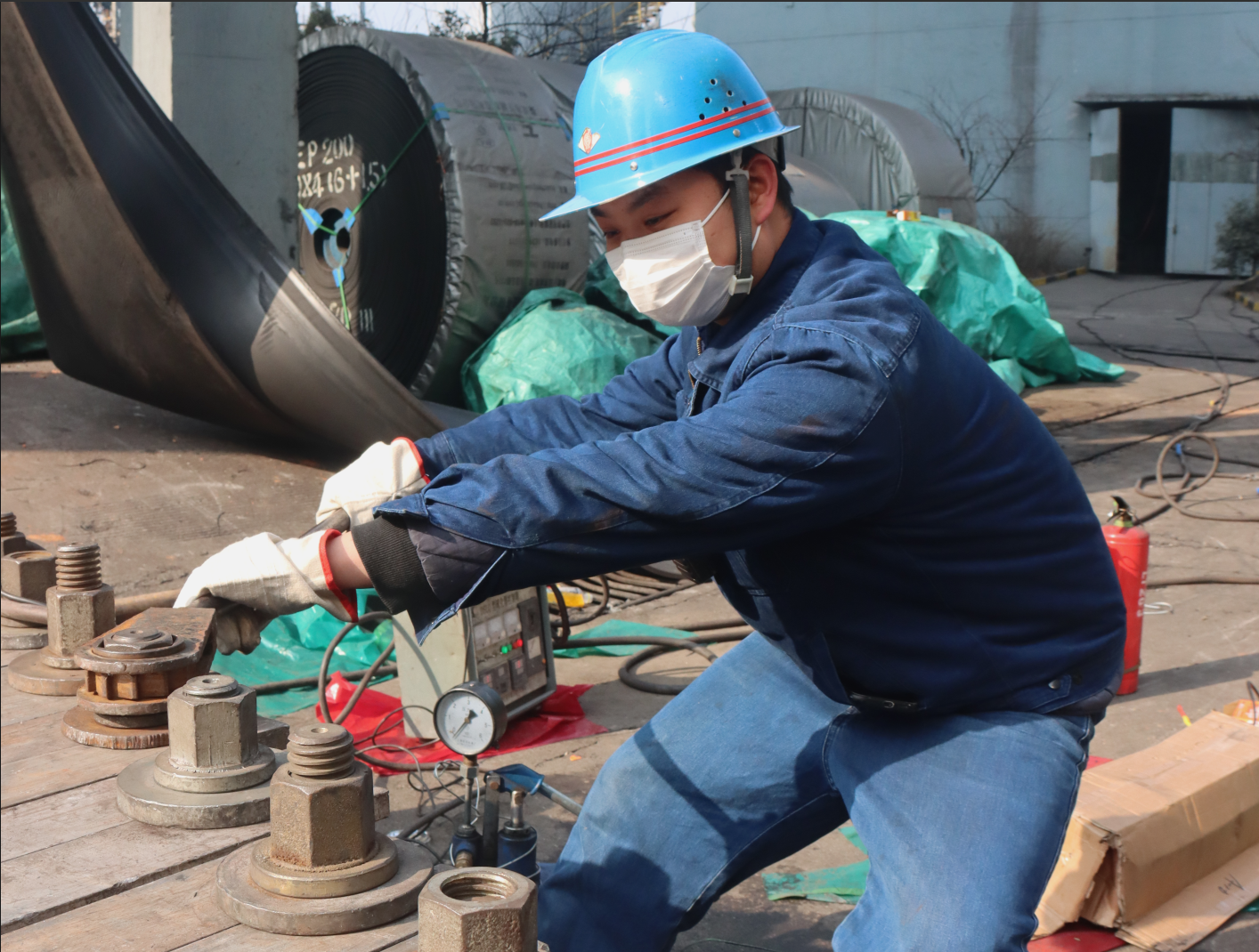 以青春之光照亮奋进之路