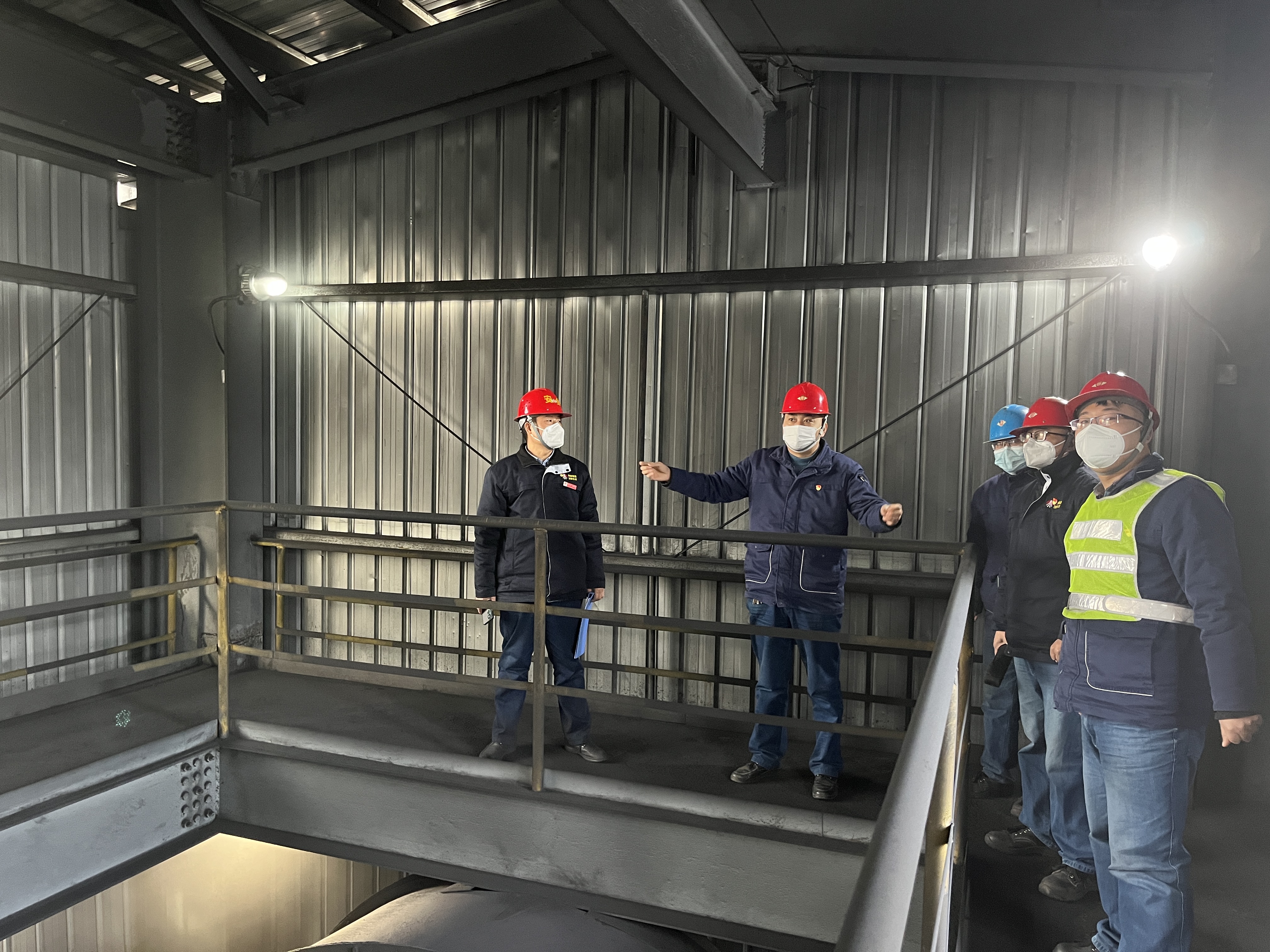 奋战在检修一线的青春力量