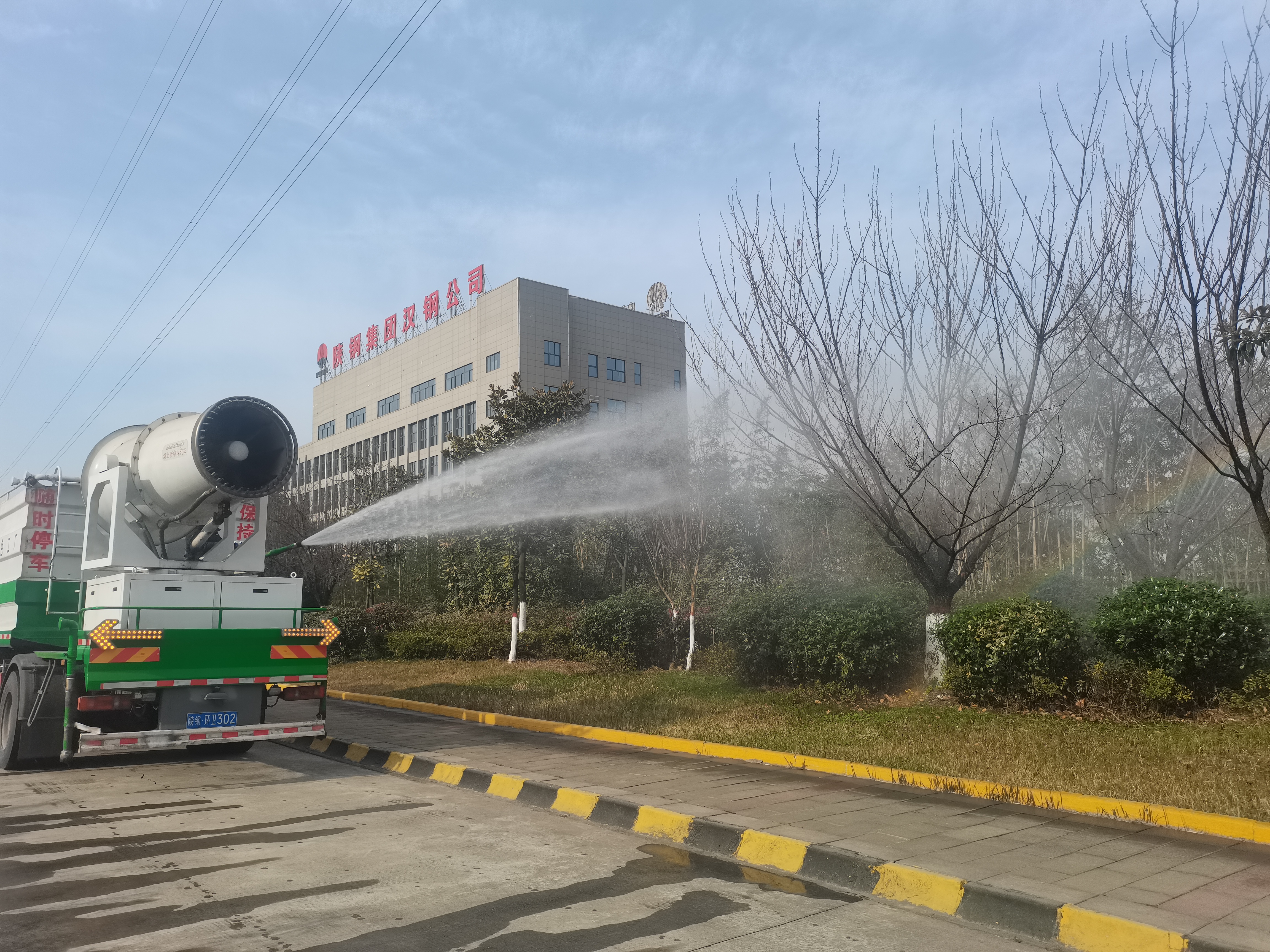 不负光阴不负春——公司紧锣密鼓开展春季绿化养护工作