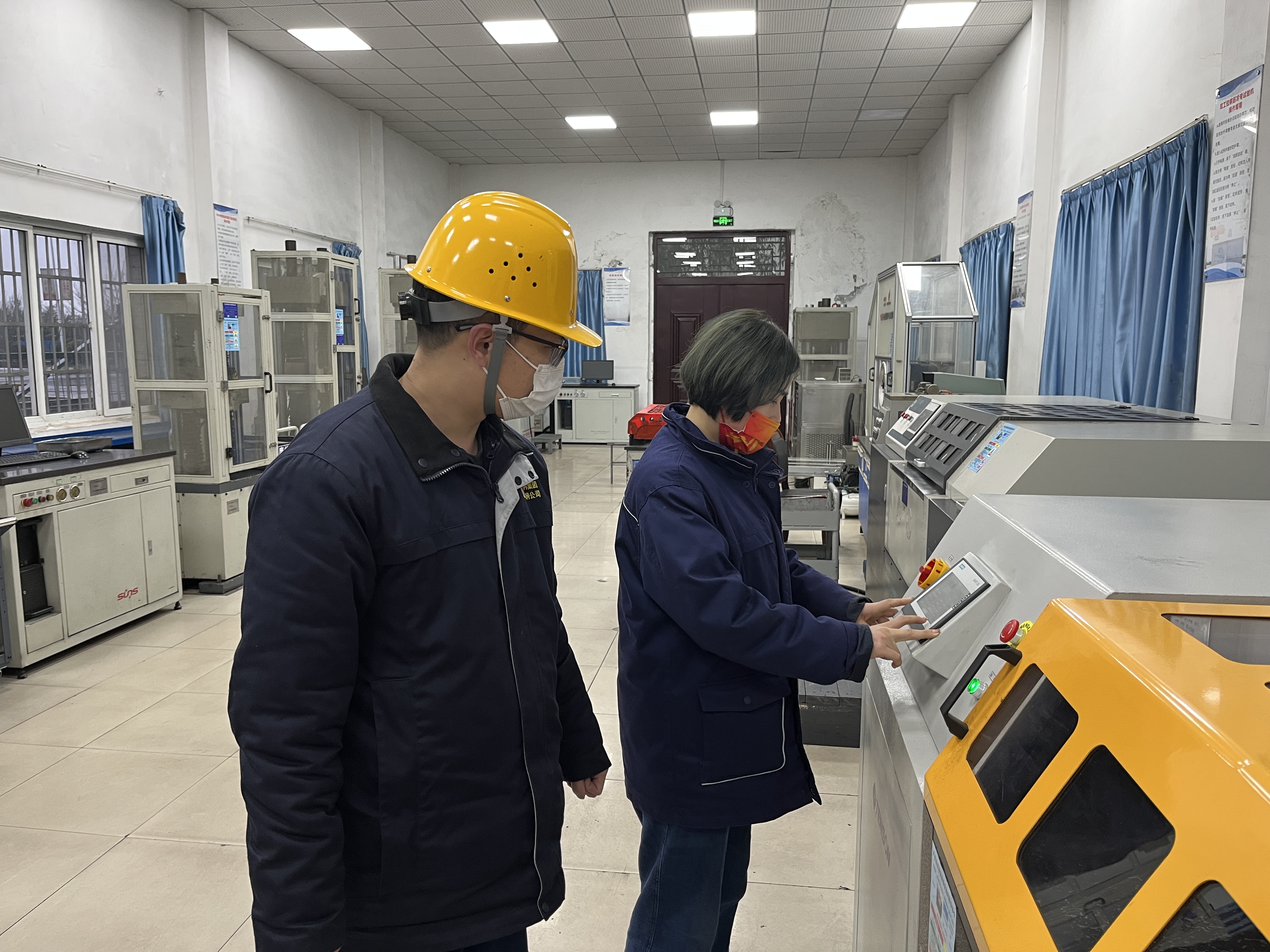 以“三会”为笔，绘就一抹“春色”