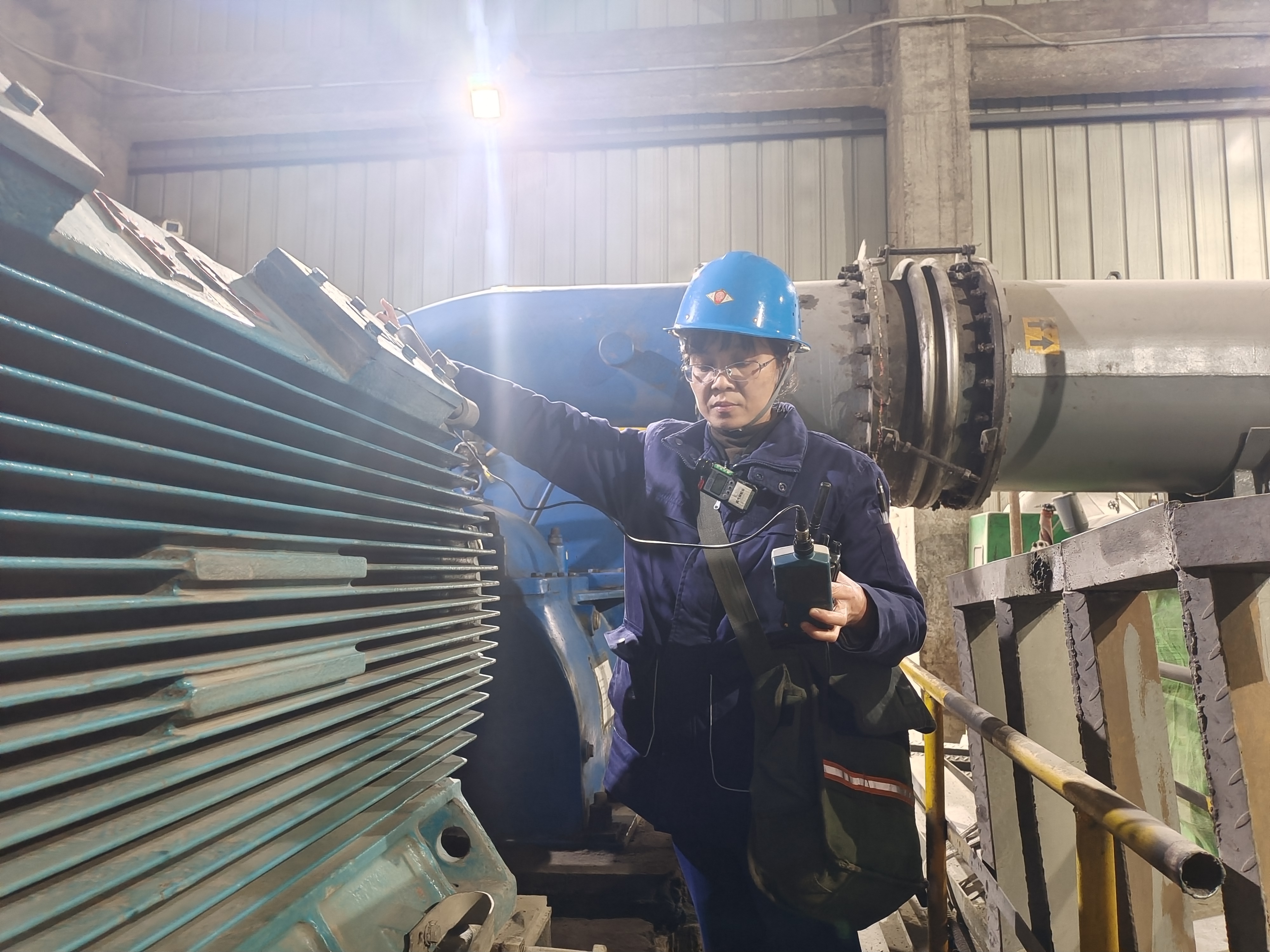 在这里，她们与春光“齐斗艳”