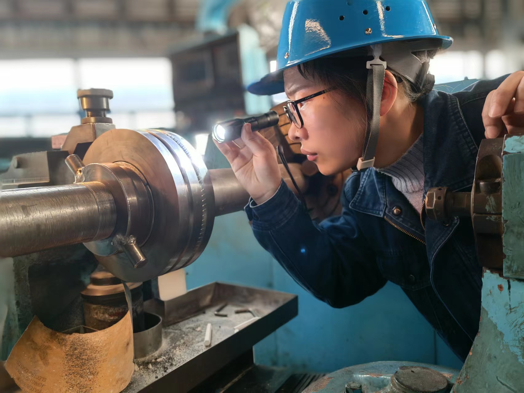 80后、90后、00后    看“铿锵玫瑰”的钢城担当