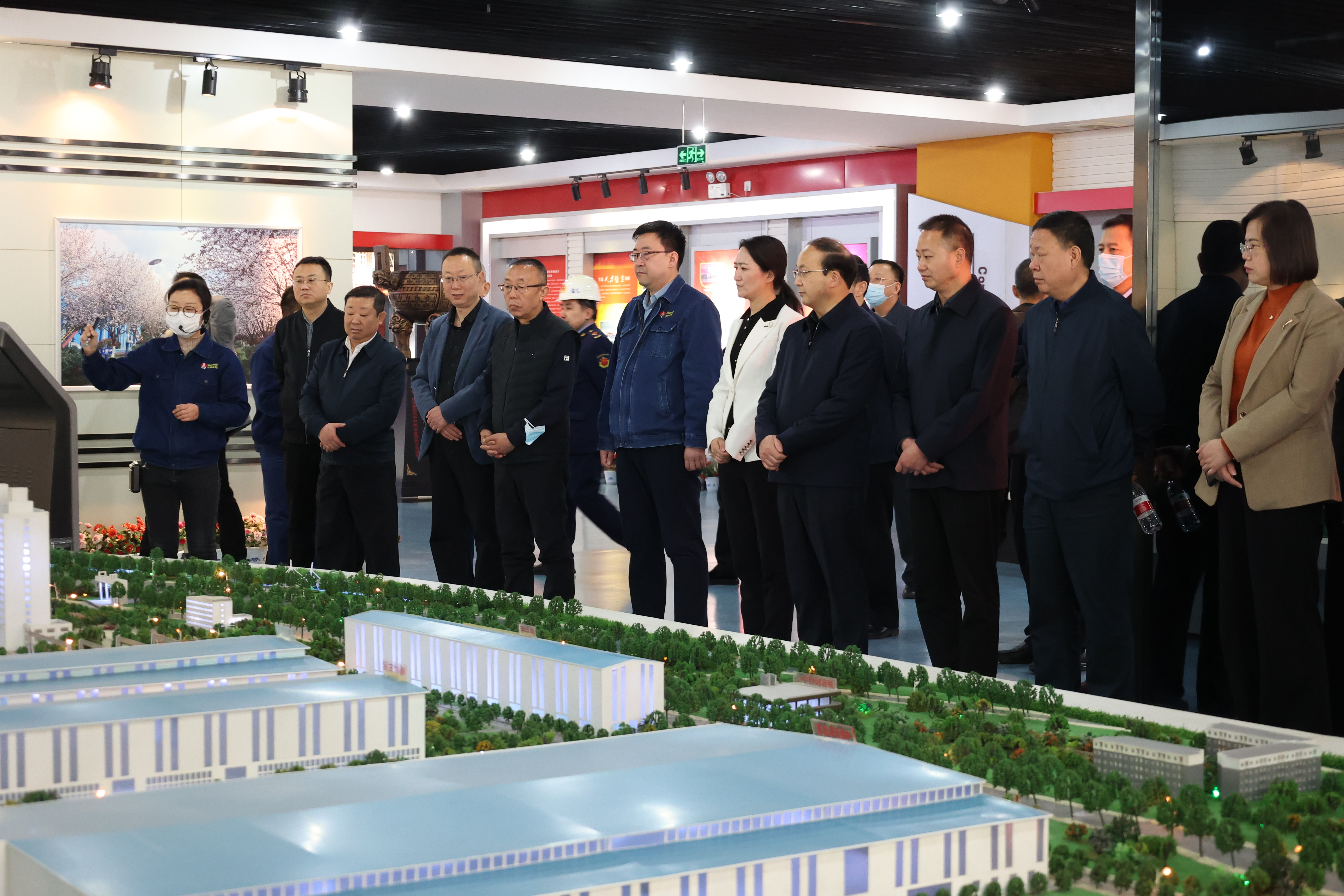 陕西省特种设备安全监察观摩团一行到公司参观交流