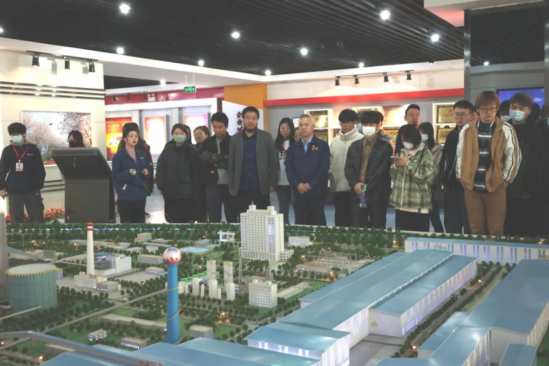 咸阳师范学院设计学院院长刘有全一行到公司参观调研 咸阳师范学院设计学院院长刘有全一行到公司参观调研