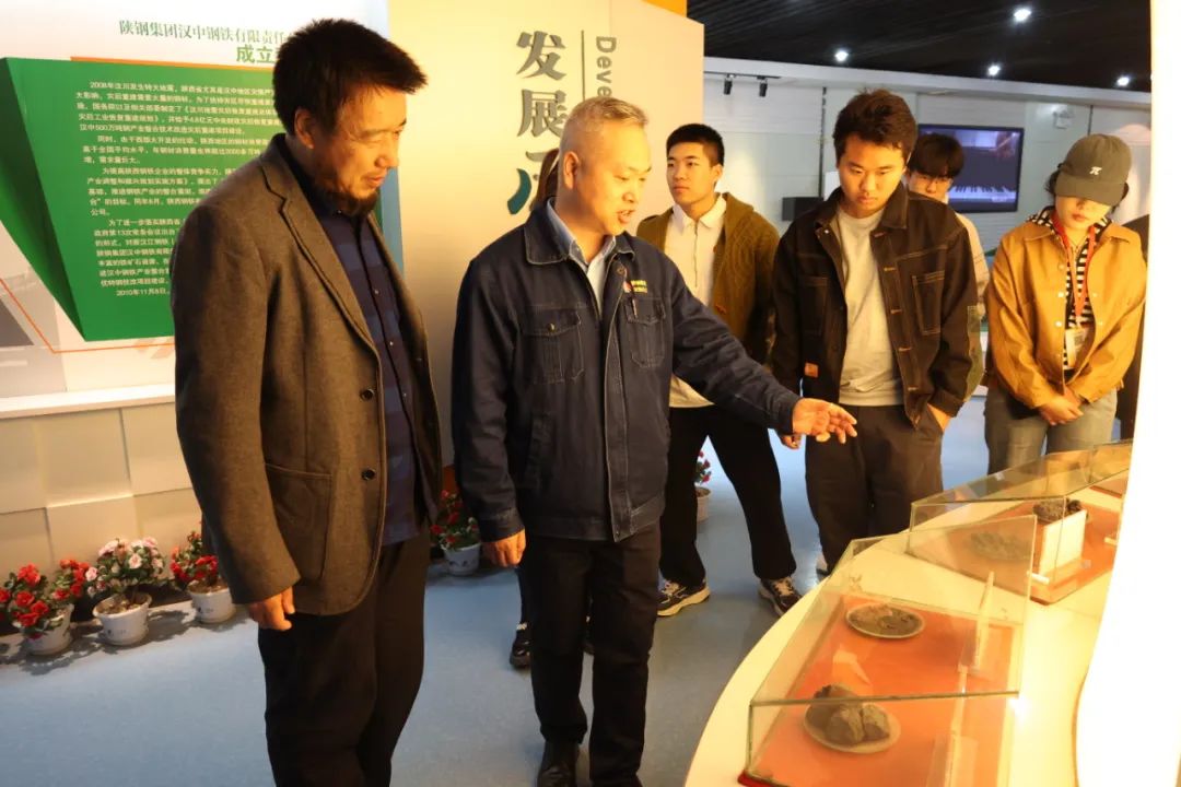 咸阳师范学院设计学院院长刘有全一行到公司参观调研 咸阳师范学院设计学院院长刘有全一行到公司参观调研