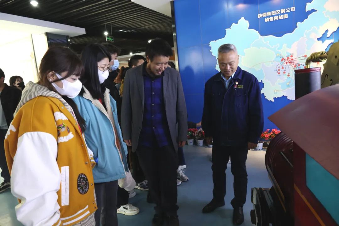 咸阳师范学院设计学院院长刘有全一行到公司参观调研 咸阳师范学院设计学院院长刘有全一行到公司参观调研