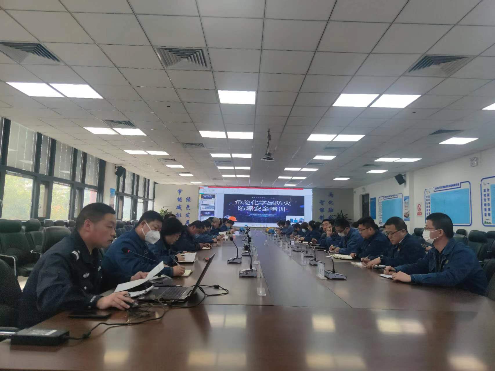 充电蓄能强本领!汉钢公司开展危险化学品专项培训 充电蓄能强本领!汉钢公司开展危险化学品专项培训