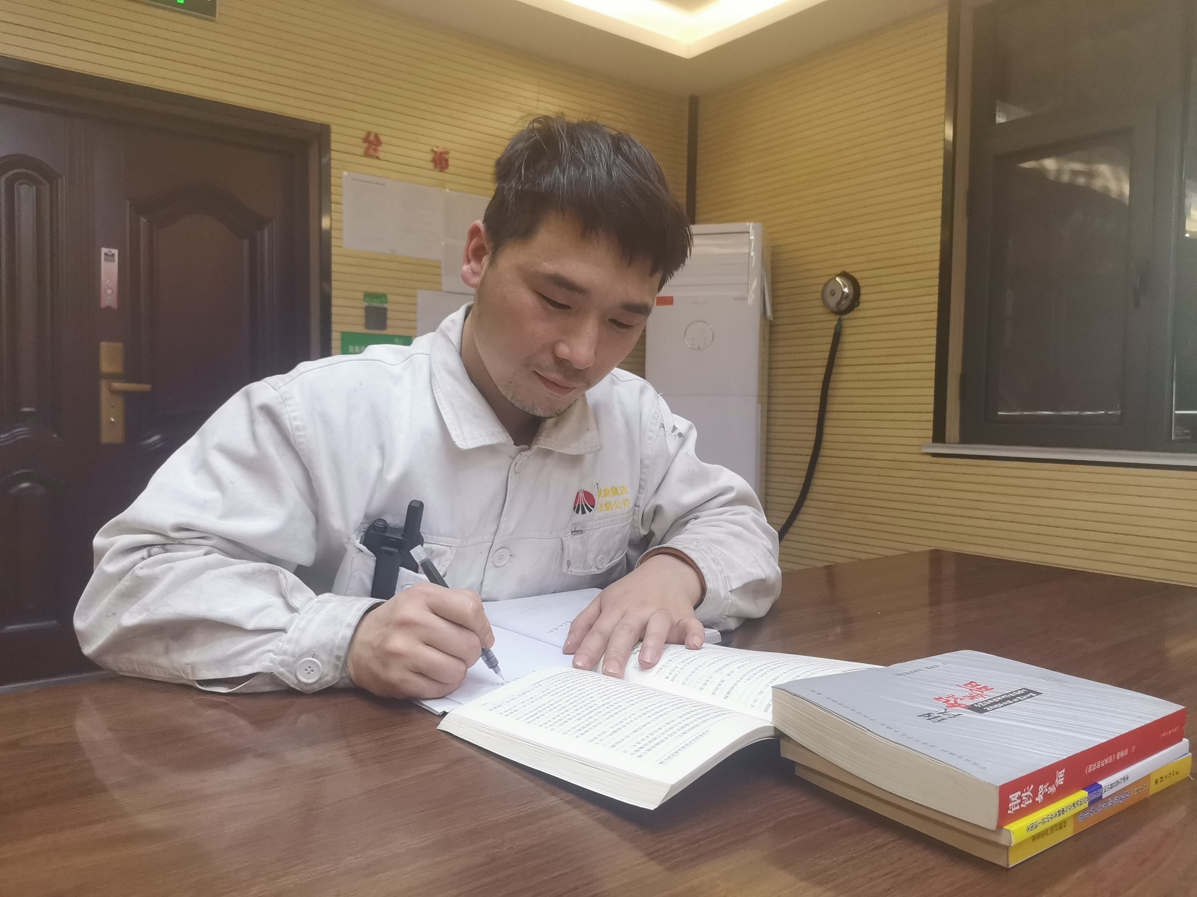 从“小聂”到“聂工”,看金牌工长成长记 从“小聂”到“聂工”,看金牌工长成长记