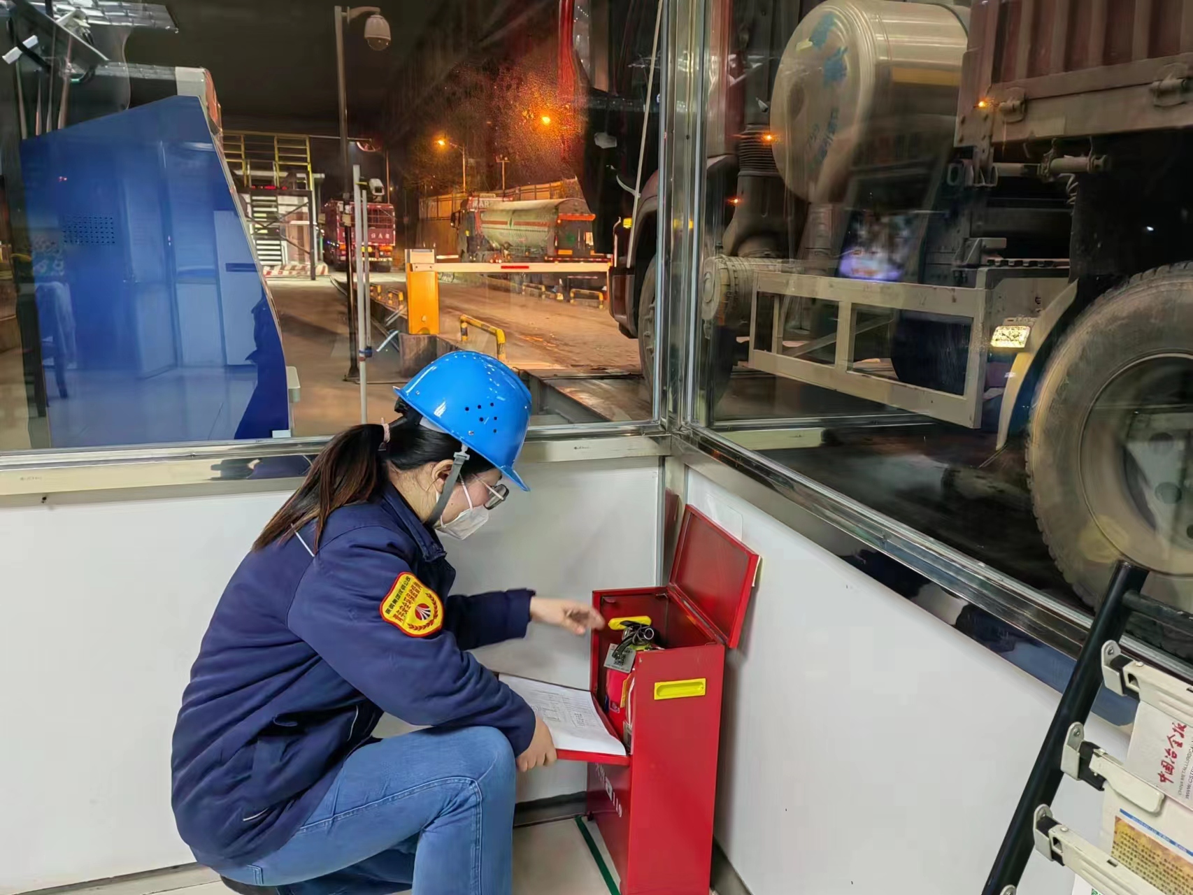 瞧，这群可爱的计量女工