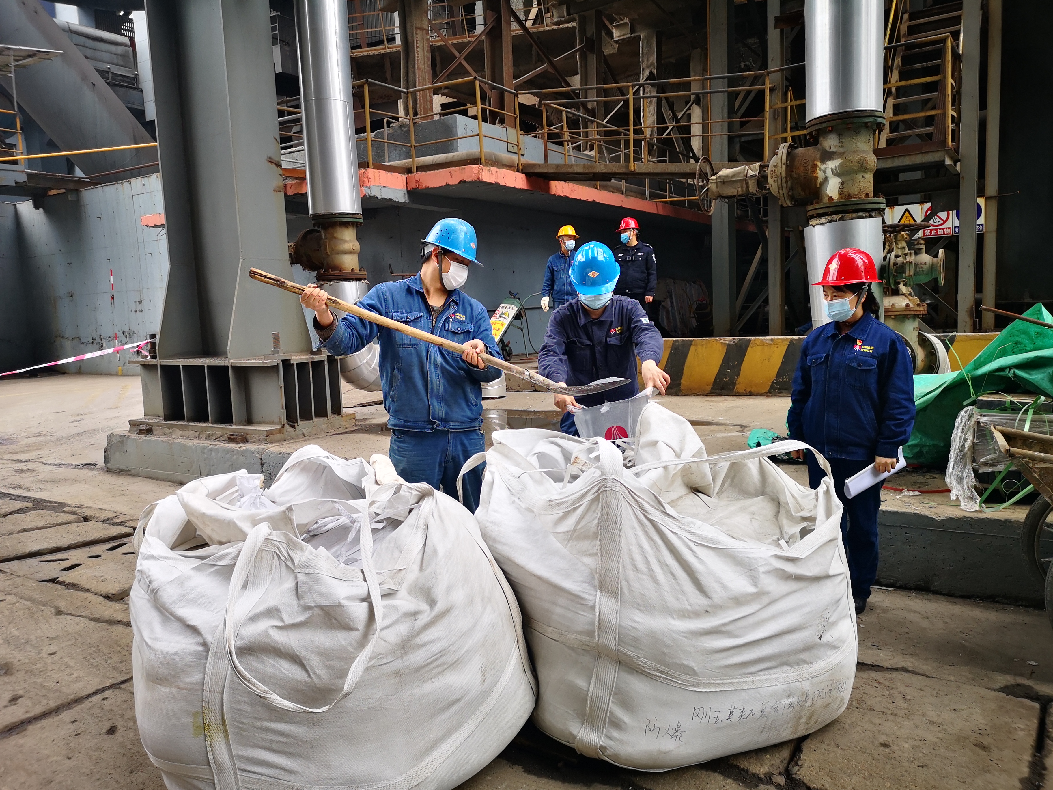 “转”字上“做文章” “降”字上“见成效” “转”字上“做文章” “降”字上“见成效”