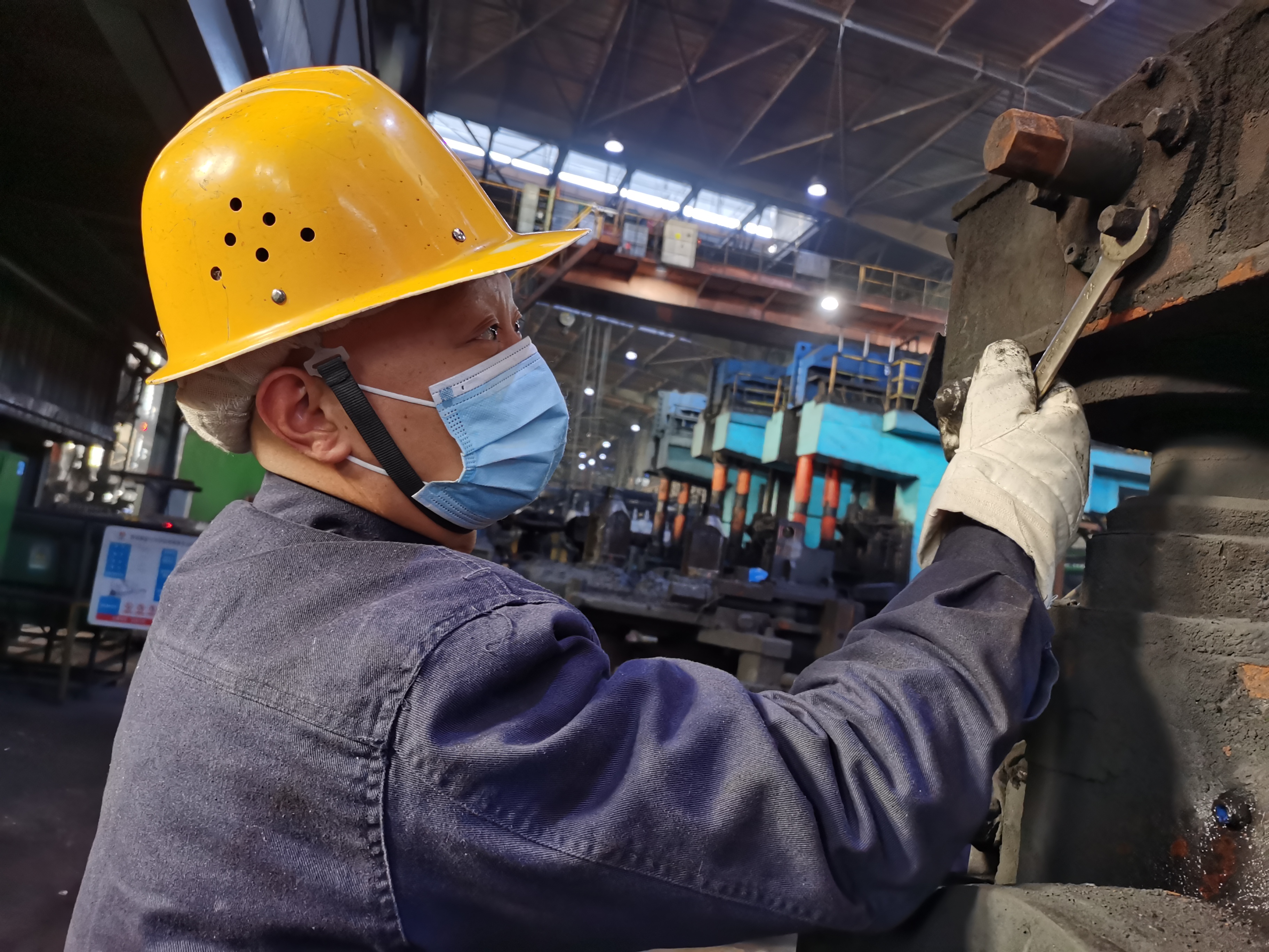 多措并举齐发力  轧钢厂提质增效跑出“加速度”