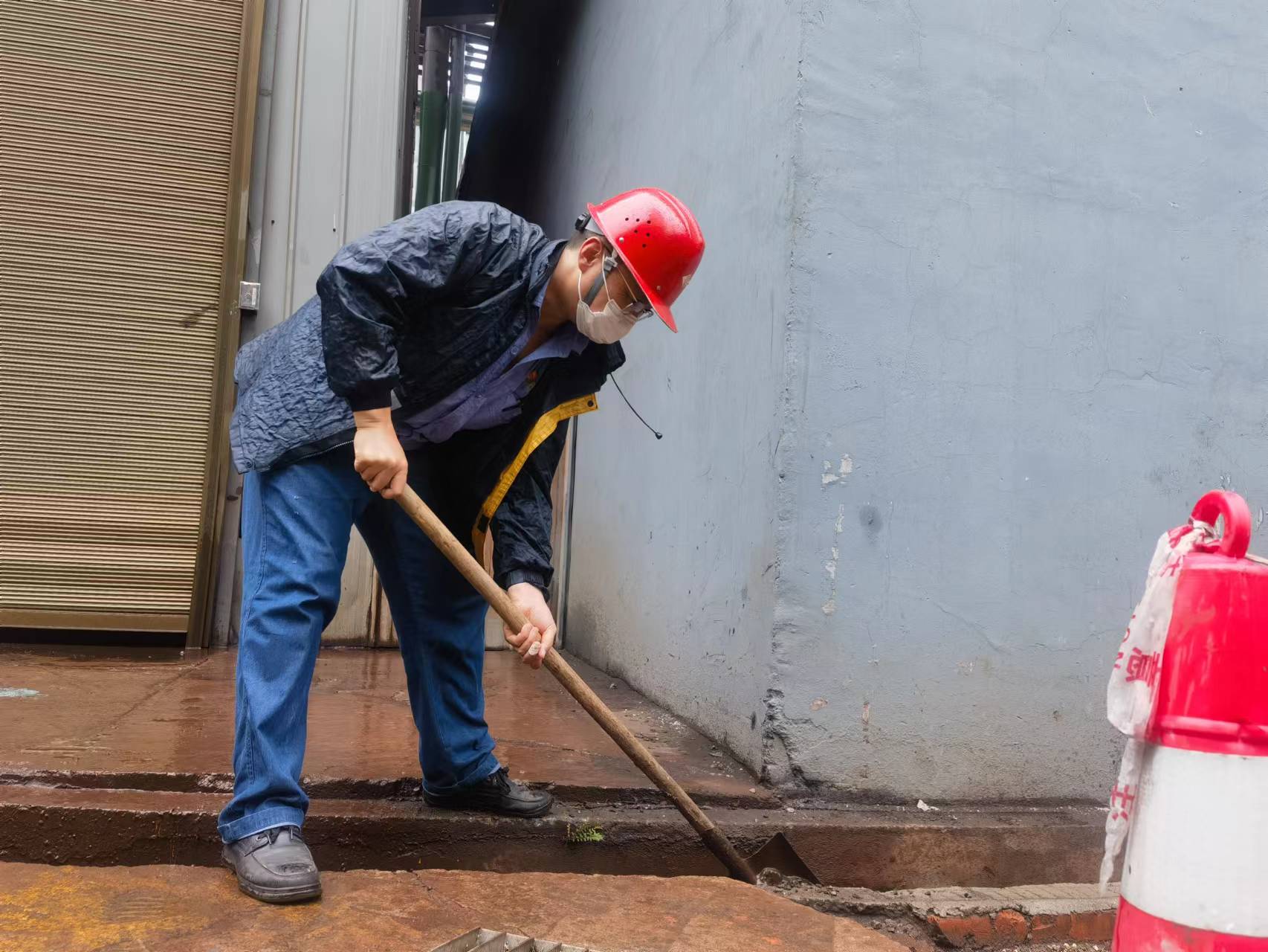 把“党员”身份亮在生产一线 把“党员”身份亮在生产一线