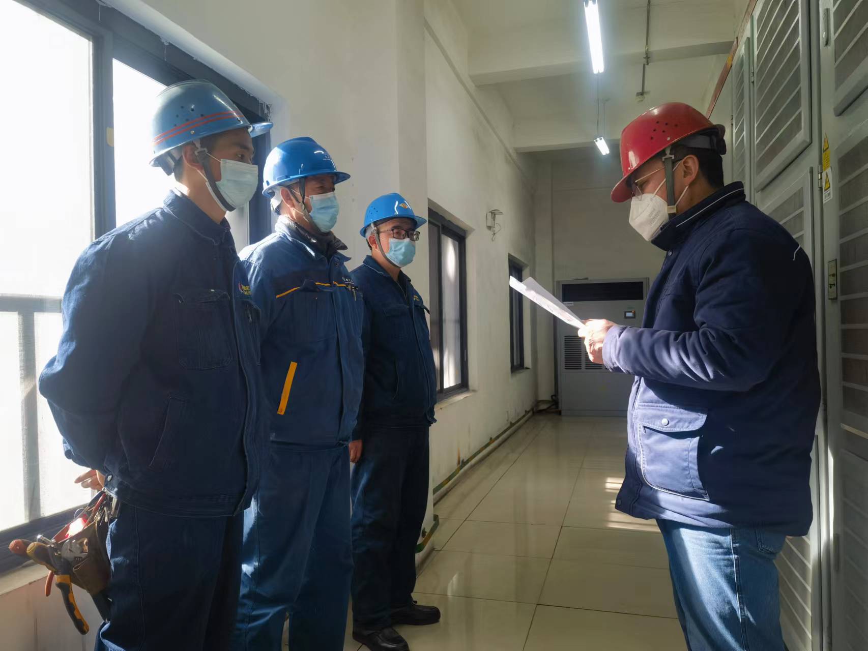 把“党员”身份亮在生产一线 把“党员”身份亮在生产一线