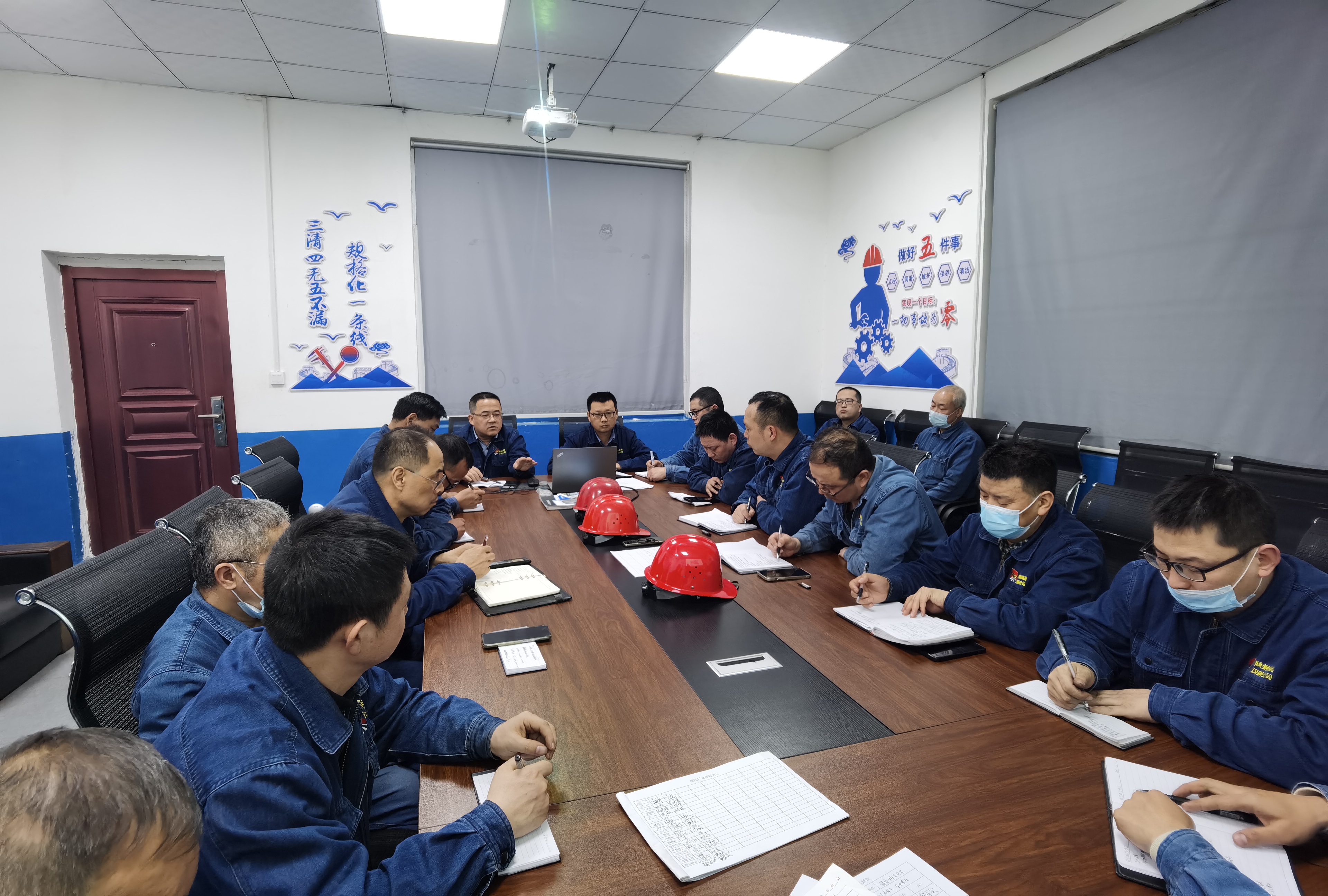 “一站、一会、一室”打造人才“梦工厂” “一站、一会、一室”打造人才“梦工厂”