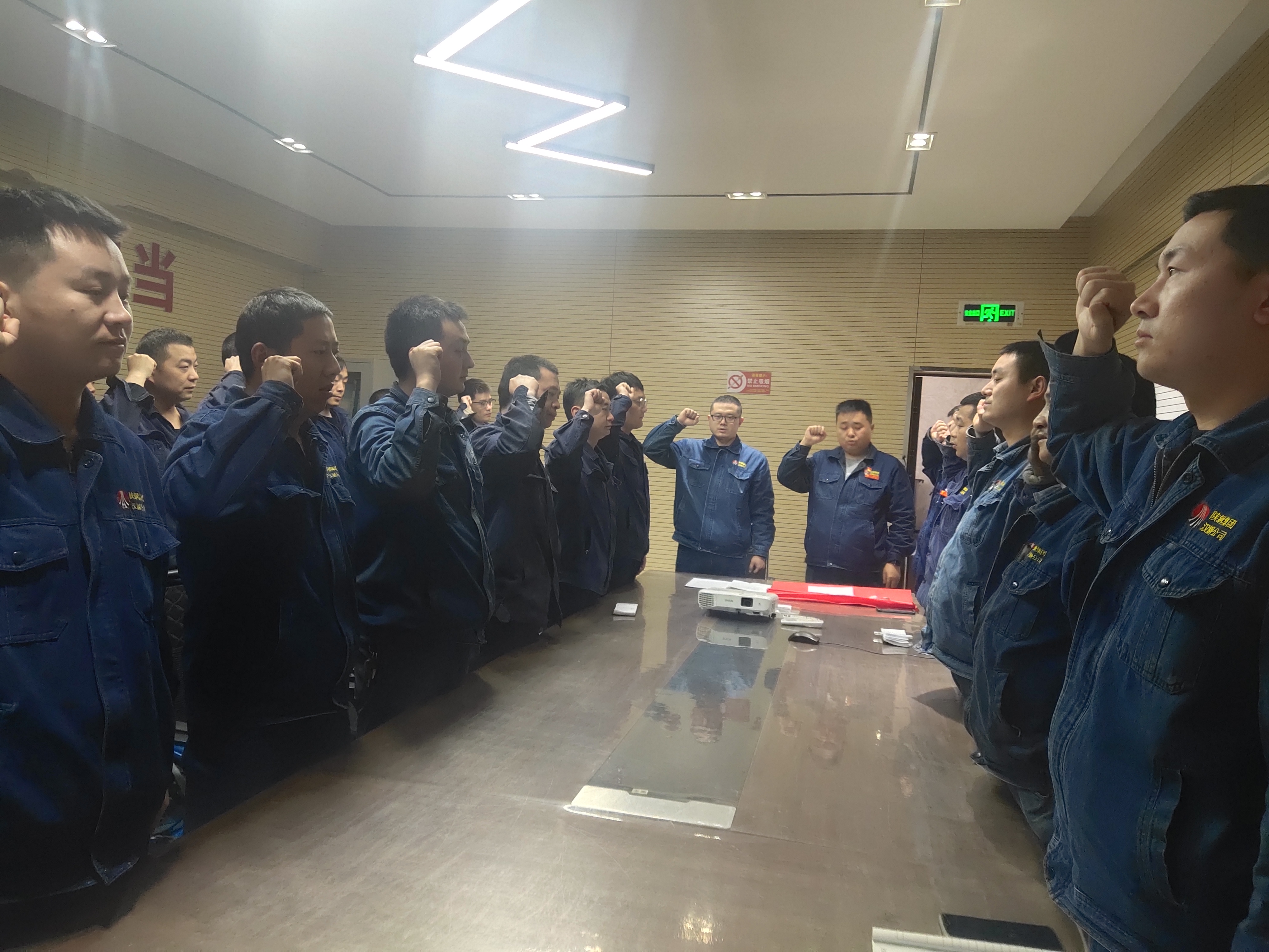 看这里！炼铁厂现场治理有“新意”