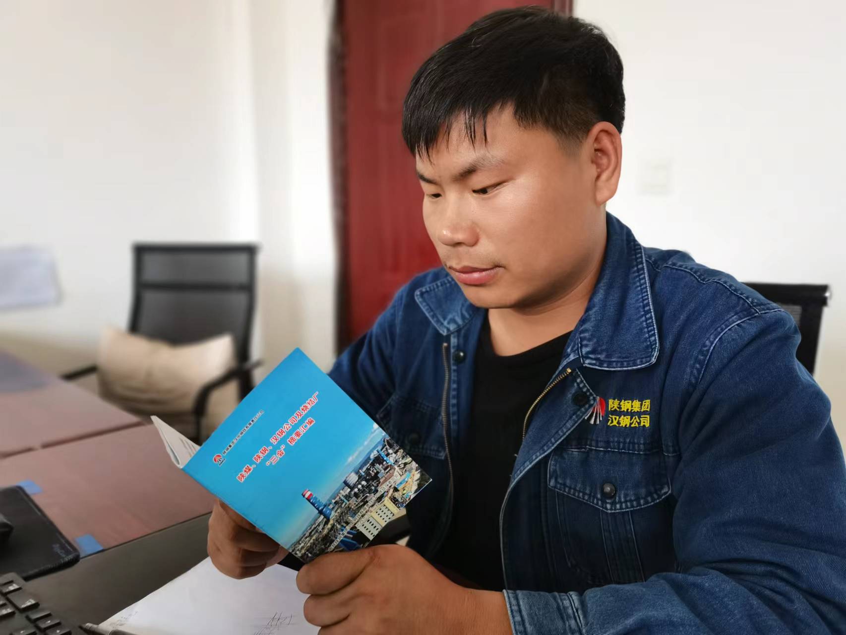 吹起春耕号，擂响奋进鼓