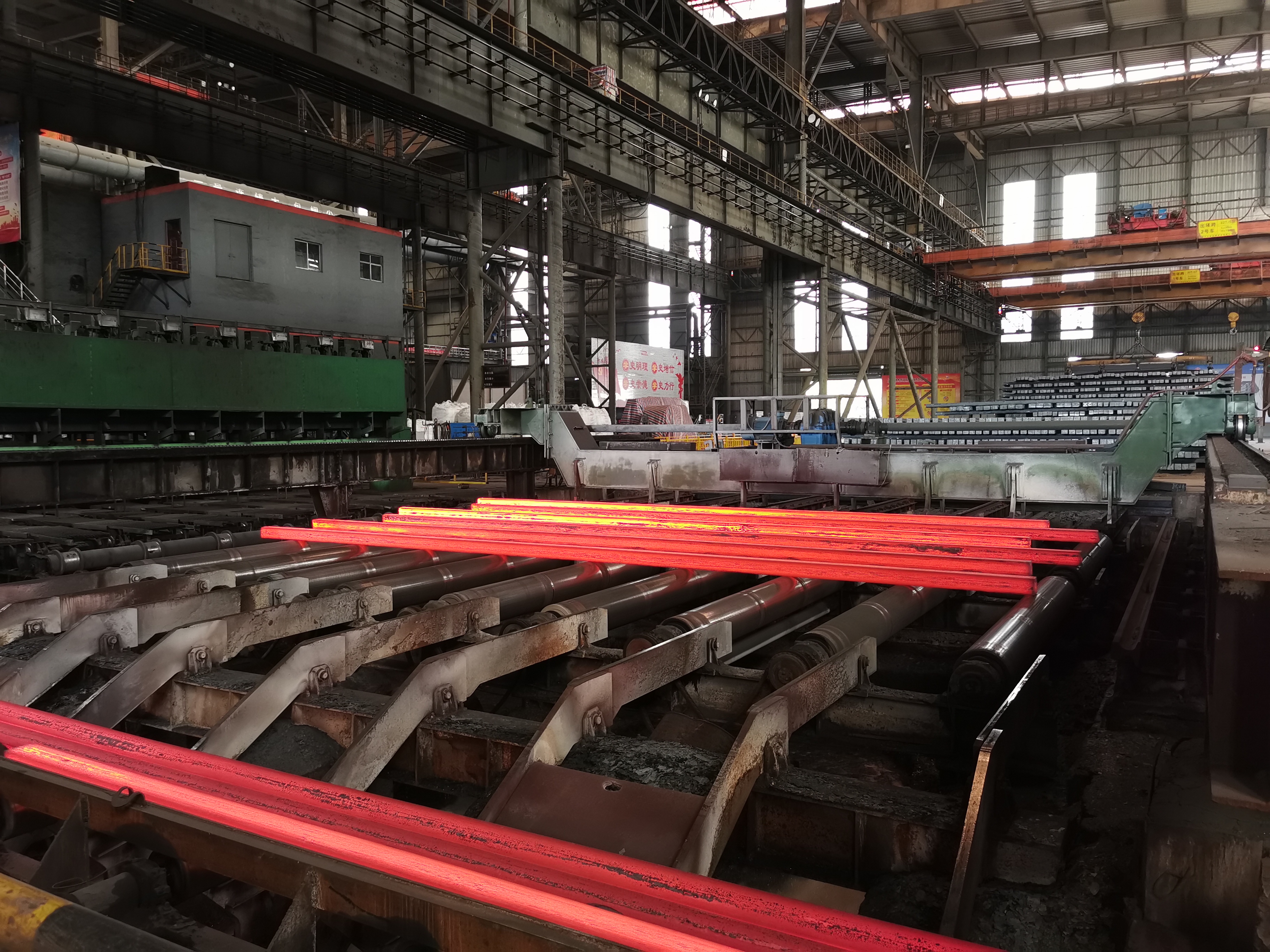 争优创先，向标杆看齐