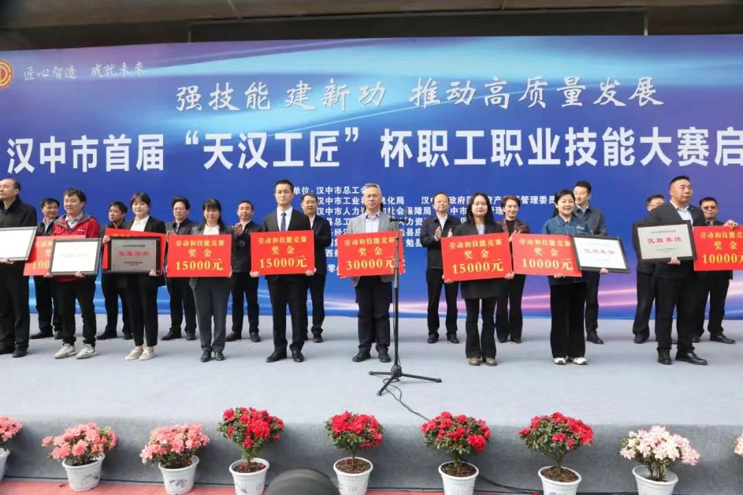 钢城春来“采蜜忙”