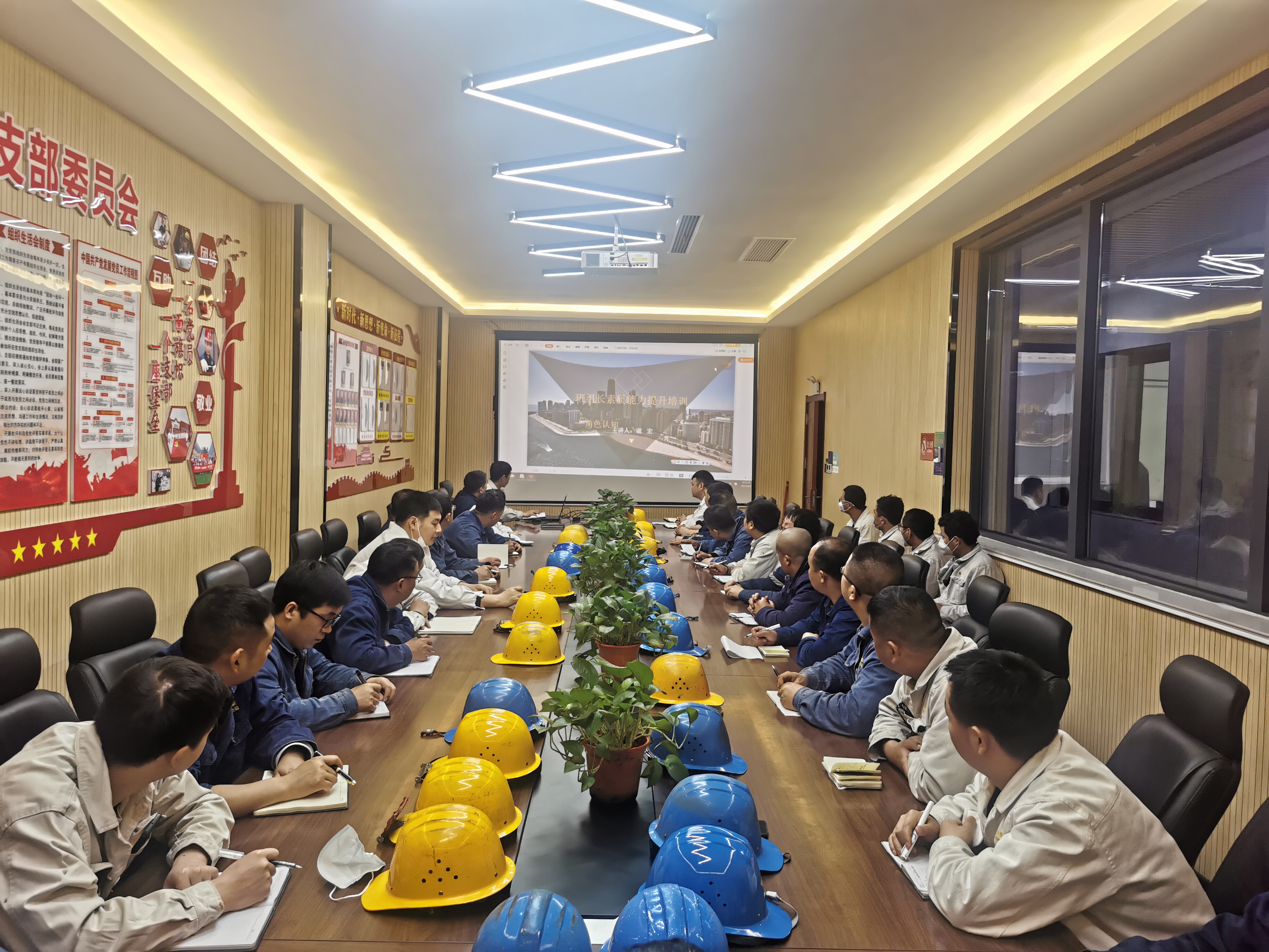 钢城春来“采蜜忙”