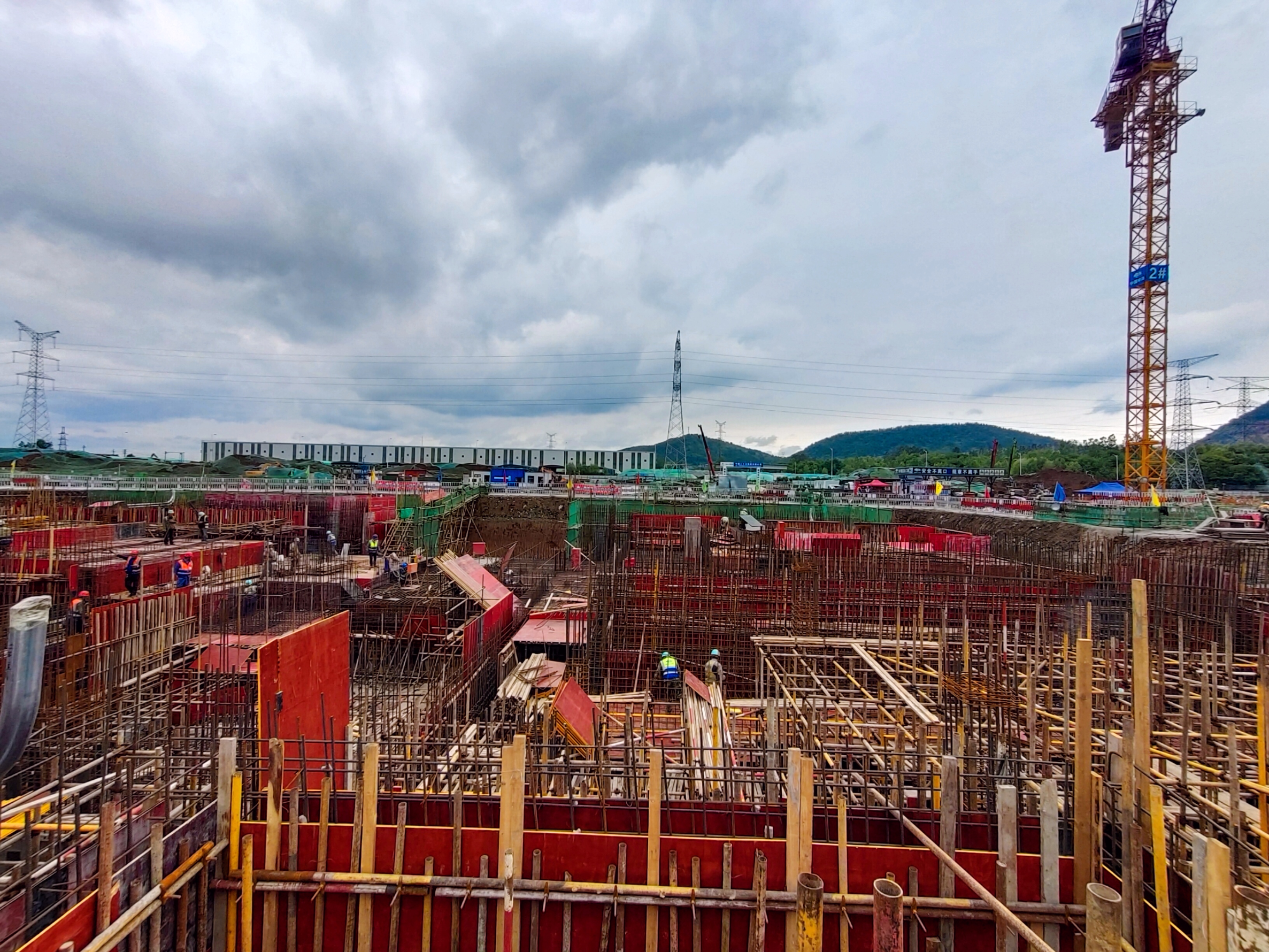 按下“快进键”加速建设中厚板项目