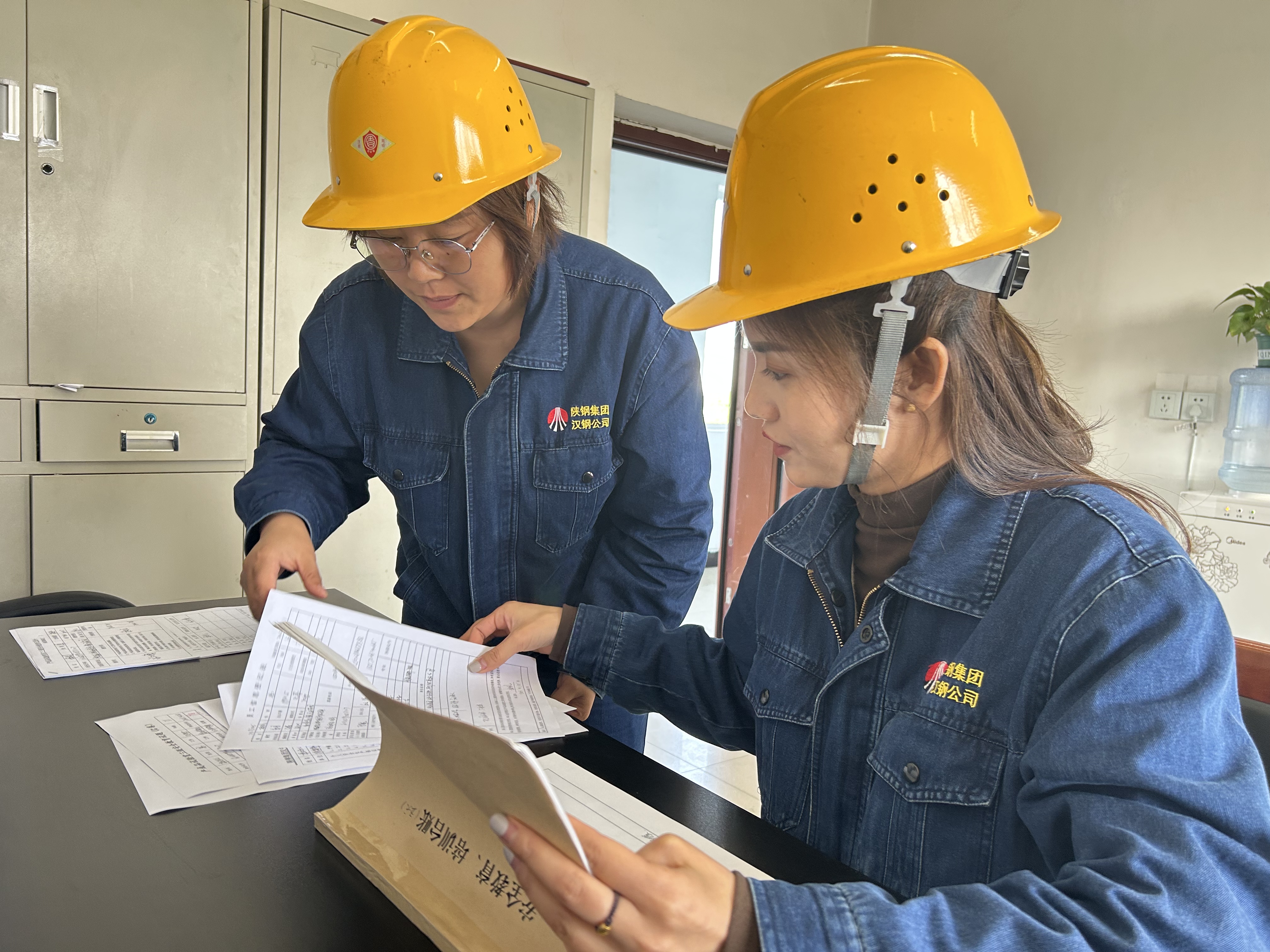 在钢铁中盛放“女人花”