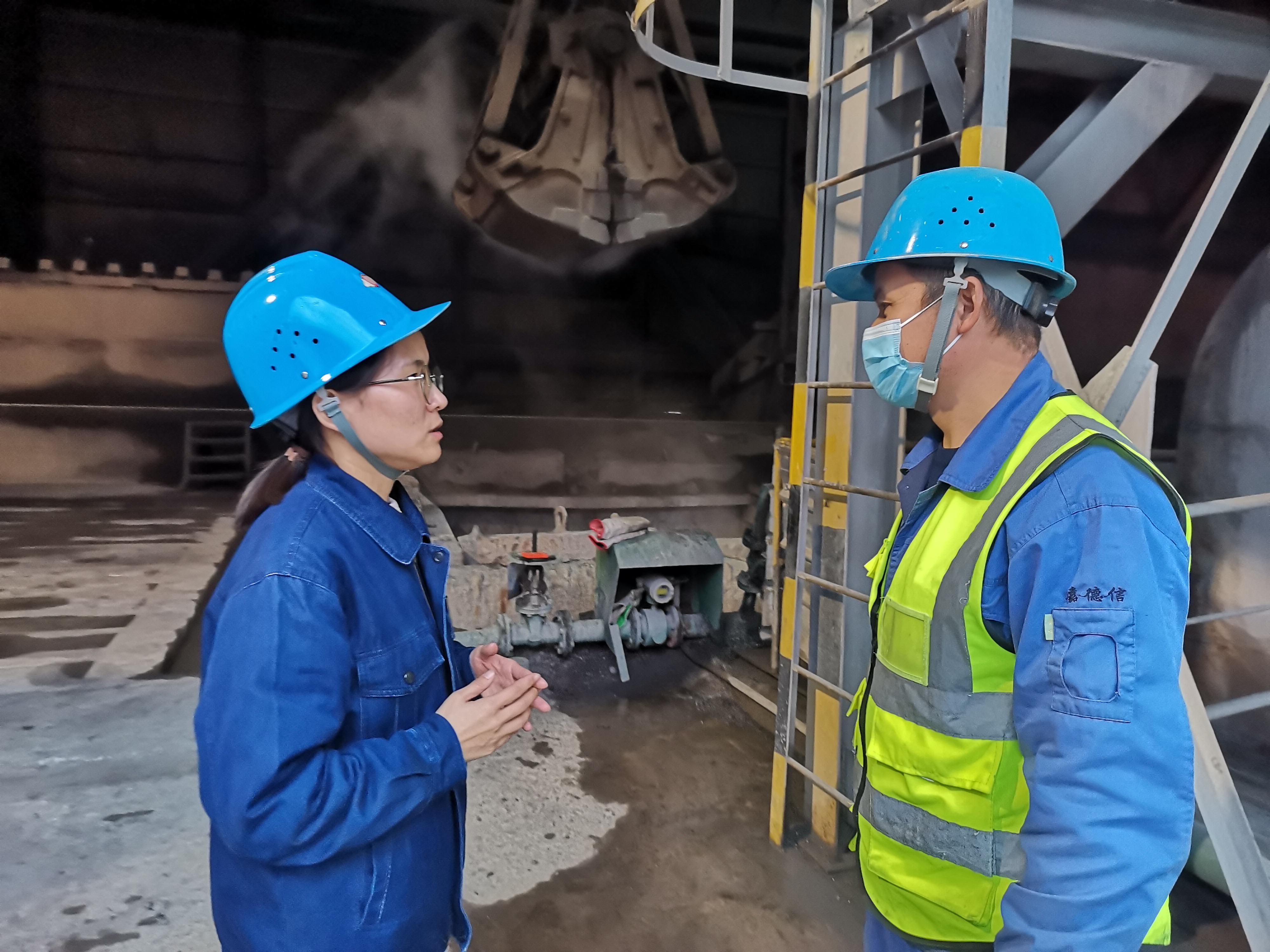 熊熊炉火淬精钢 绚烂青春显担当 ——记陕钢集团2021-2022年度“优秀青年安全监督岗长”李囡