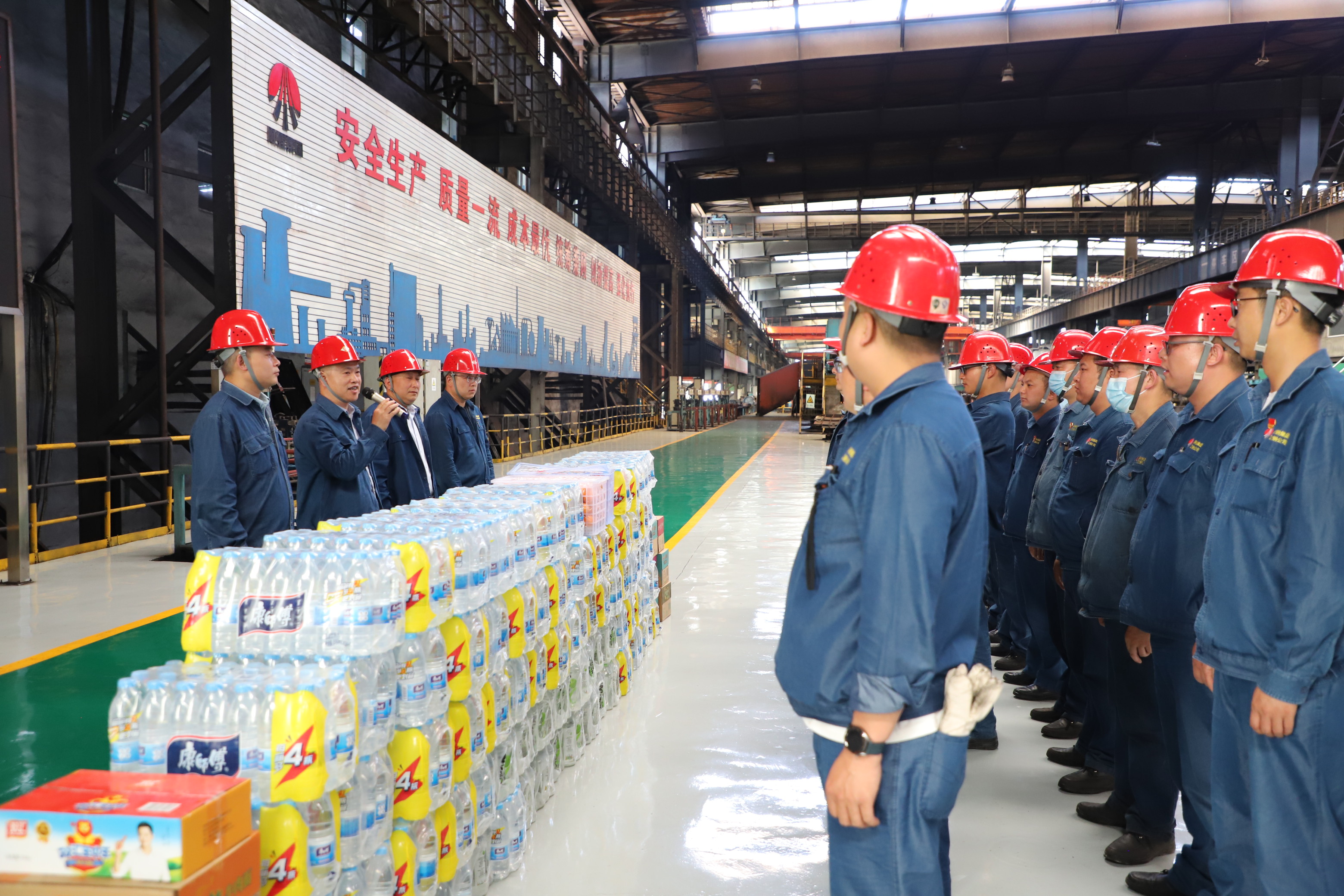 公司领导谢巍带队慰问检修一线干部职工