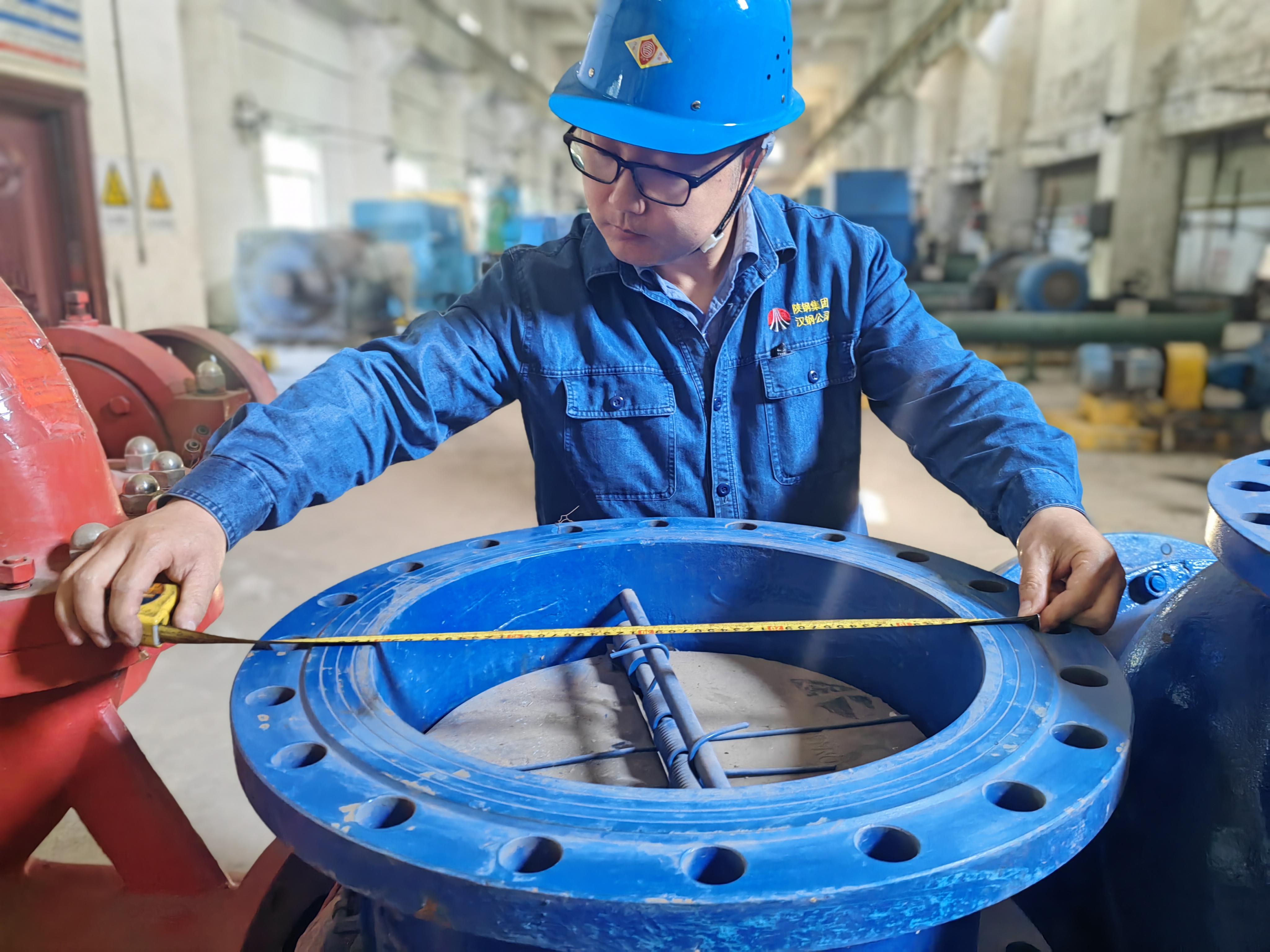 钢花盛放的五月“赶考”忙