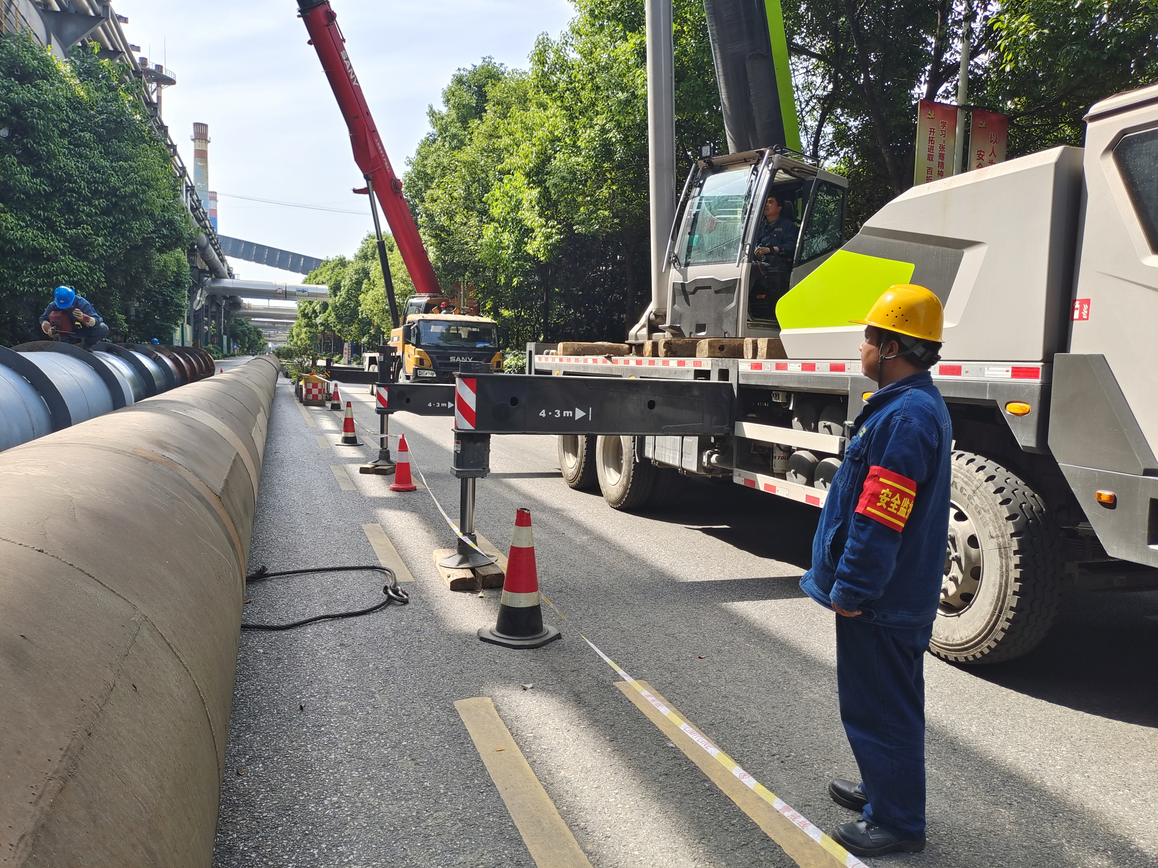 在阳光和汗水下,见证奋斗故事…… 在阳光和汗水下,见证奋斗故事……