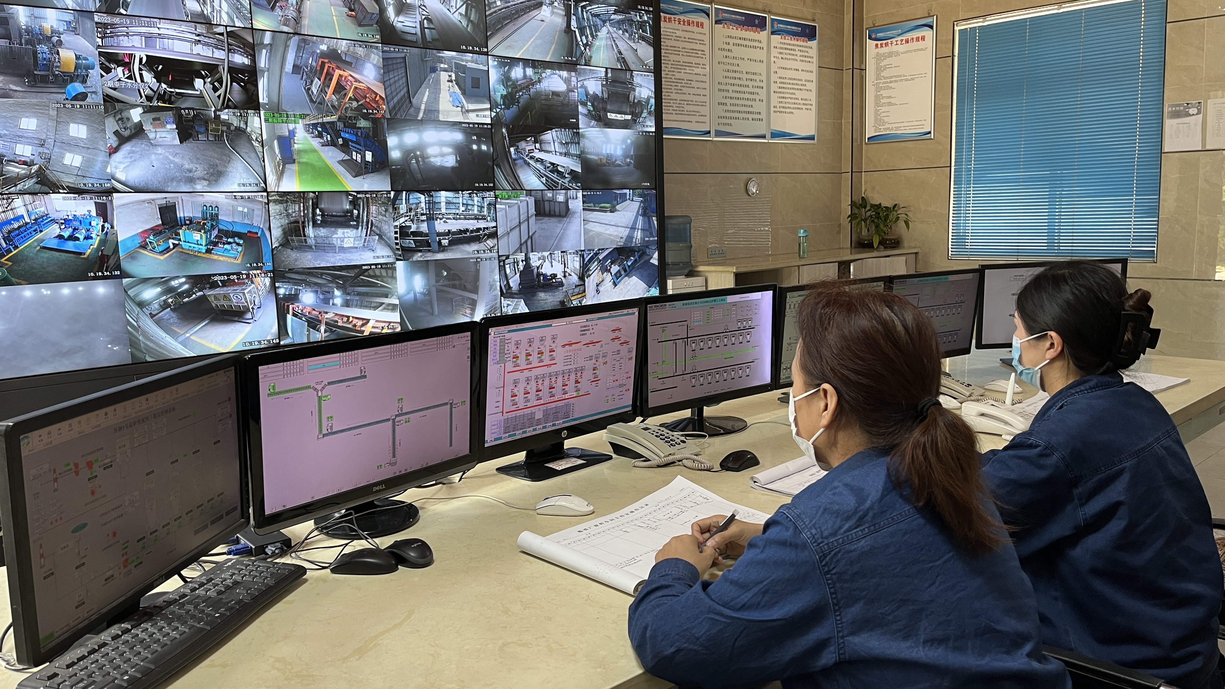 巾帼铿锵不负芳华 笃行不怠尽显“蓝”采 巾帼铿锵不负芳华 笃行不怠尽显“蓝”采