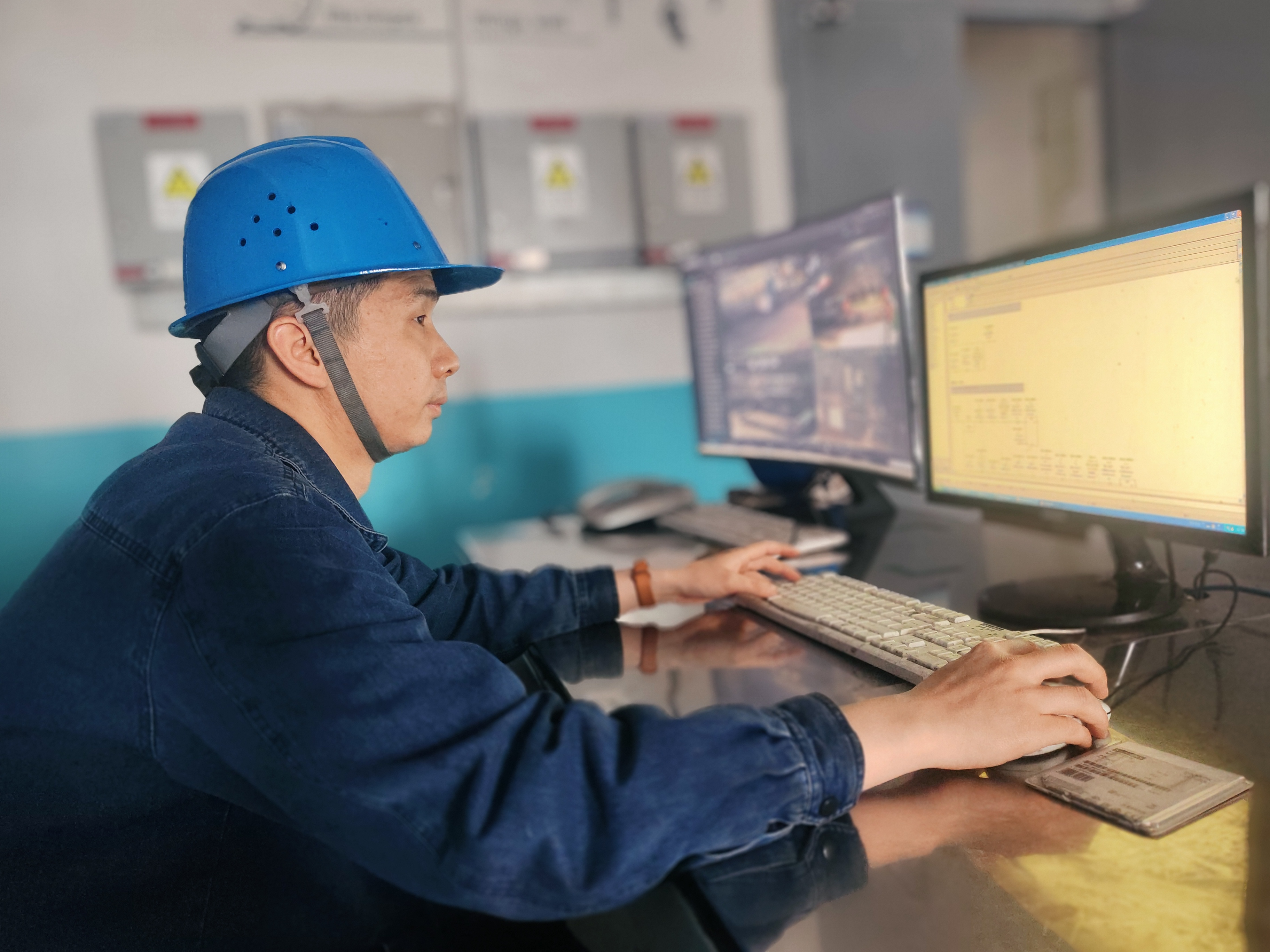 李永:奋战在维修一线的“钢铁侠” 李永:奋战在维修一线的“钢铁侠”