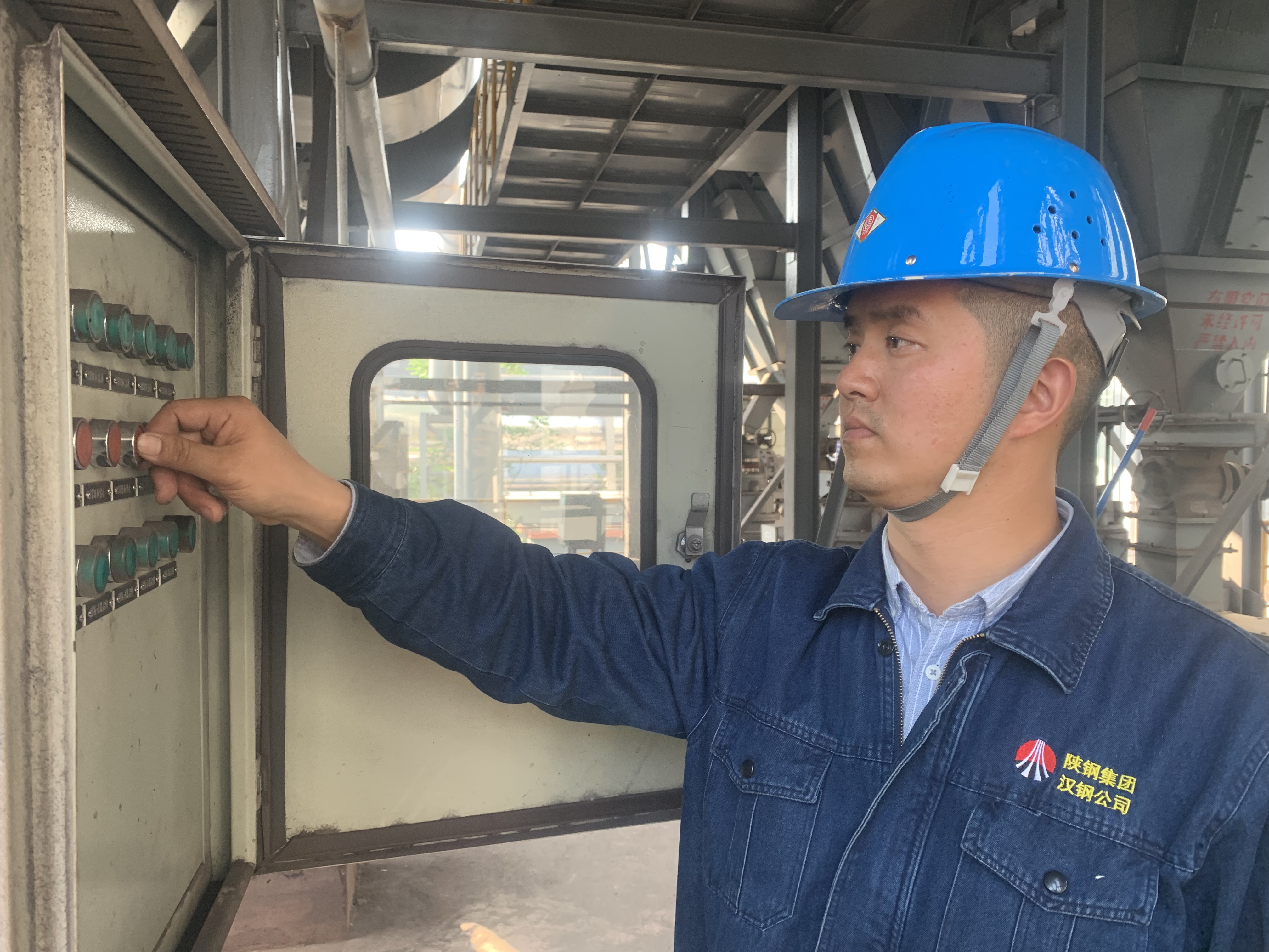 检修现场,他们星火成炬! 检修现场,他们星火成炬!