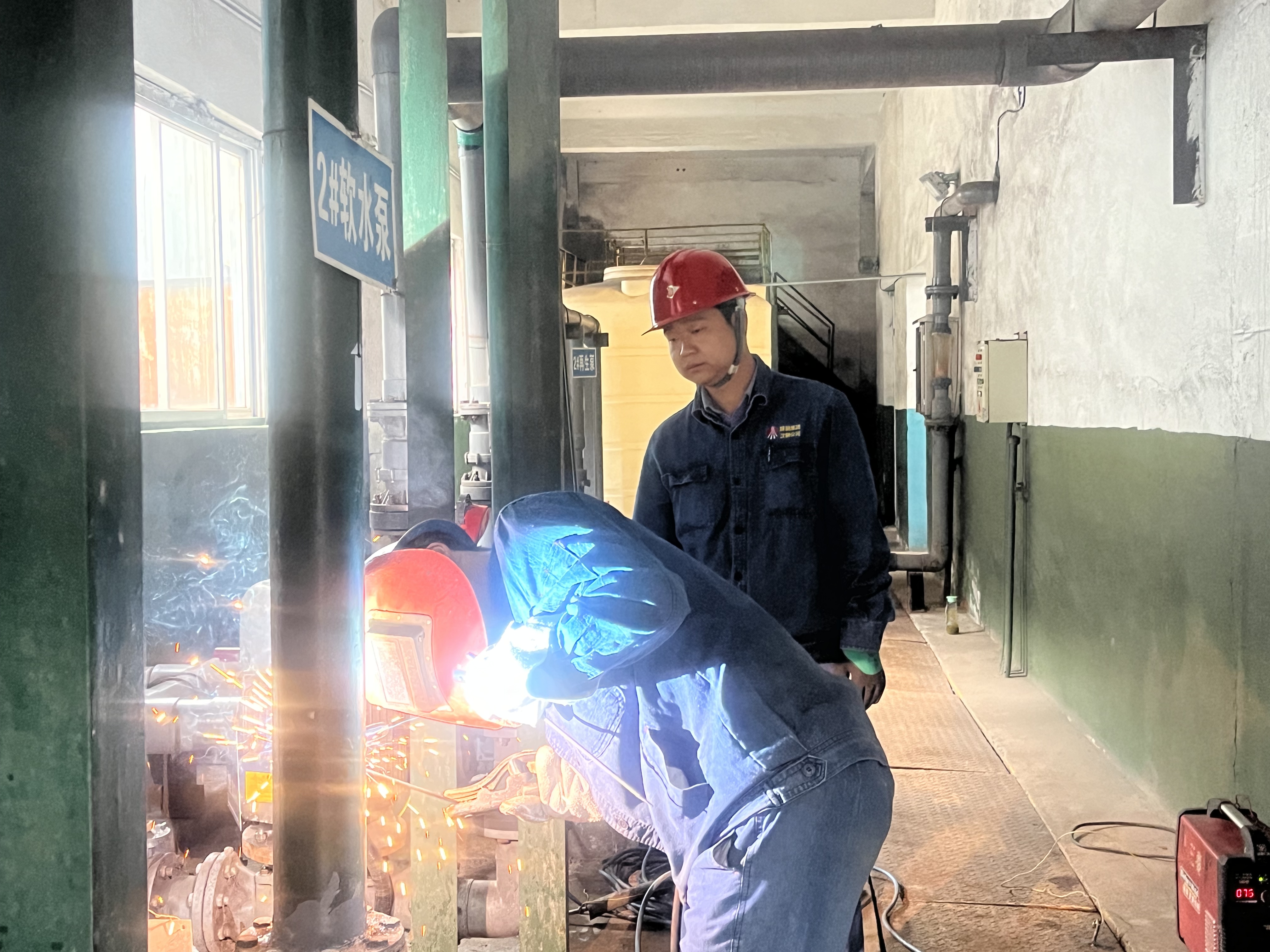 掌声,送给奋斗在检修现场的他们! 掌声,送给奋斗在检修现场的他们!