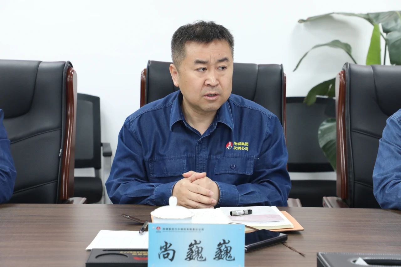 周永平与首批外部引进的中厚板专业技术人员座谈 周永平与首批外部引进的中厚板专业技术人员座谈