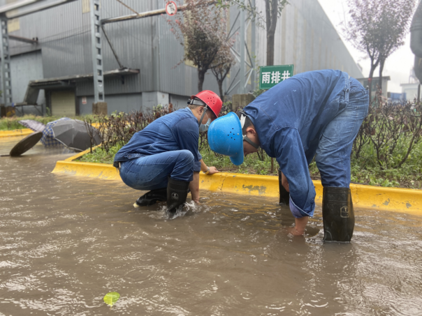 原来,奔跑在雨中的他叫刘晓滨 原来,奔跑在雨中的他叫刘晓滨