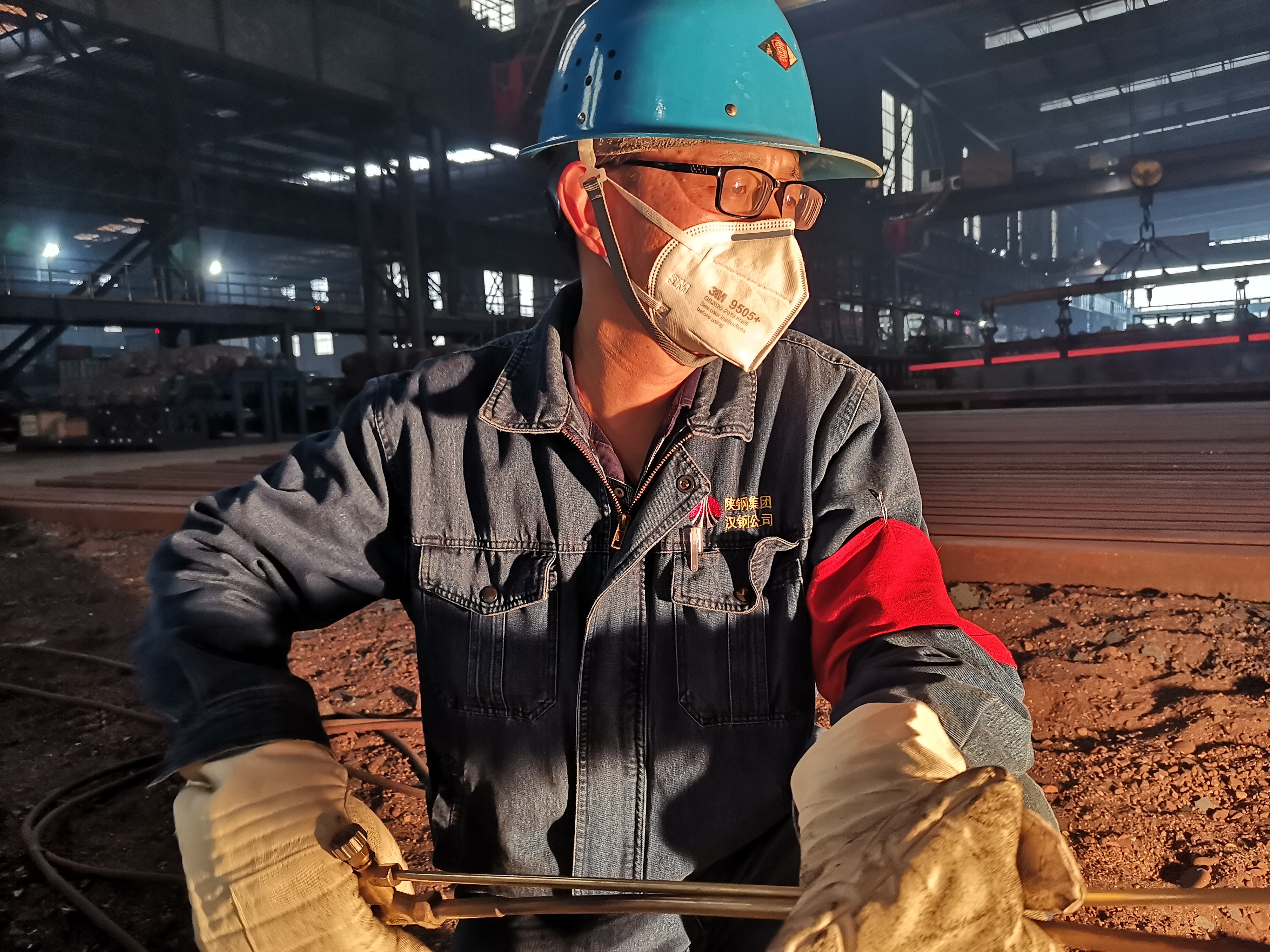 用奋斗书写 以担当作答