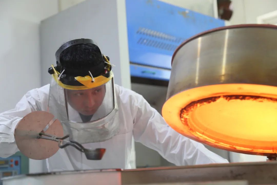 以“硬作风”跑出发展“加速度”