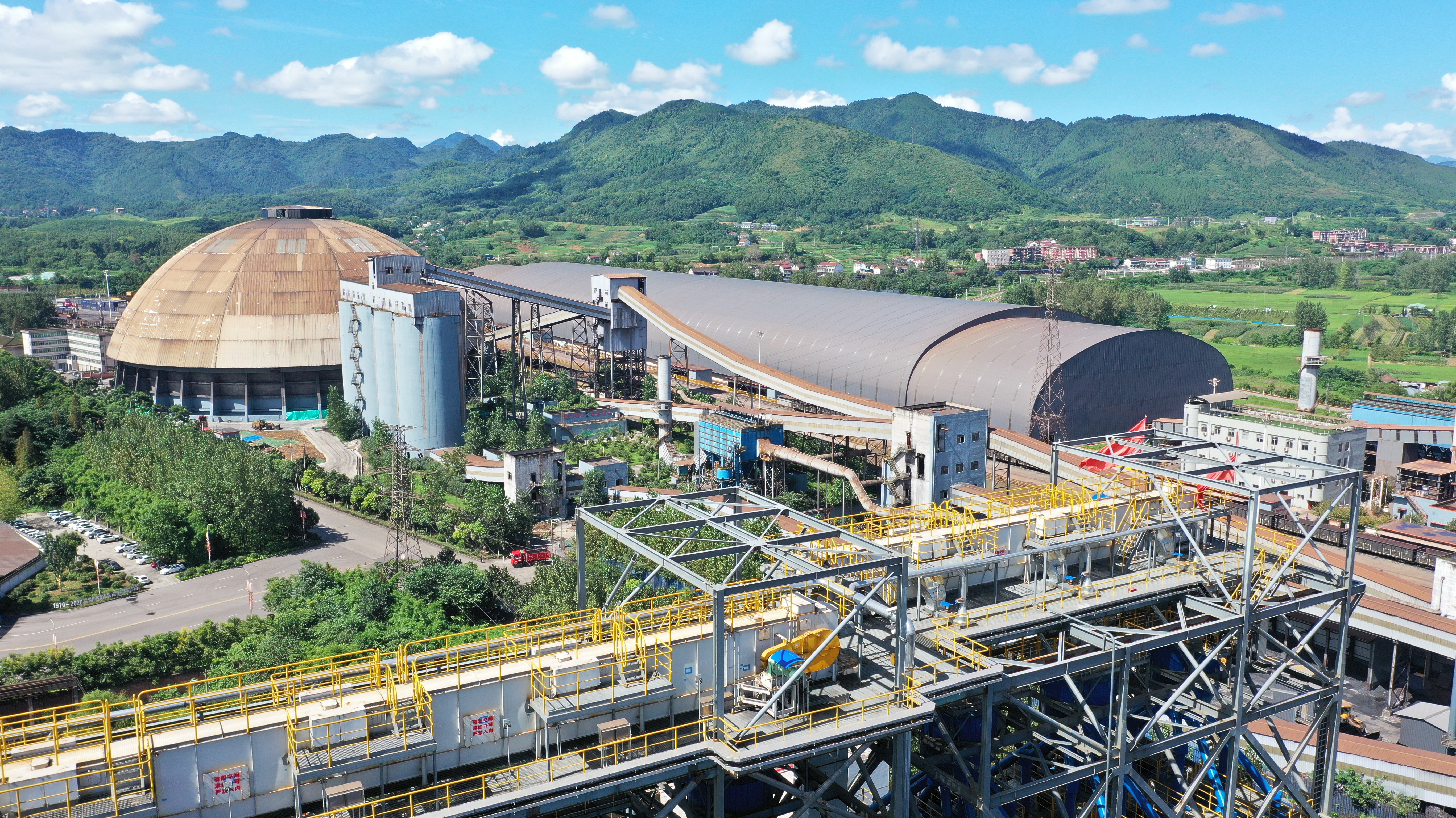 向绿而行，描绘“双碳”新画卷