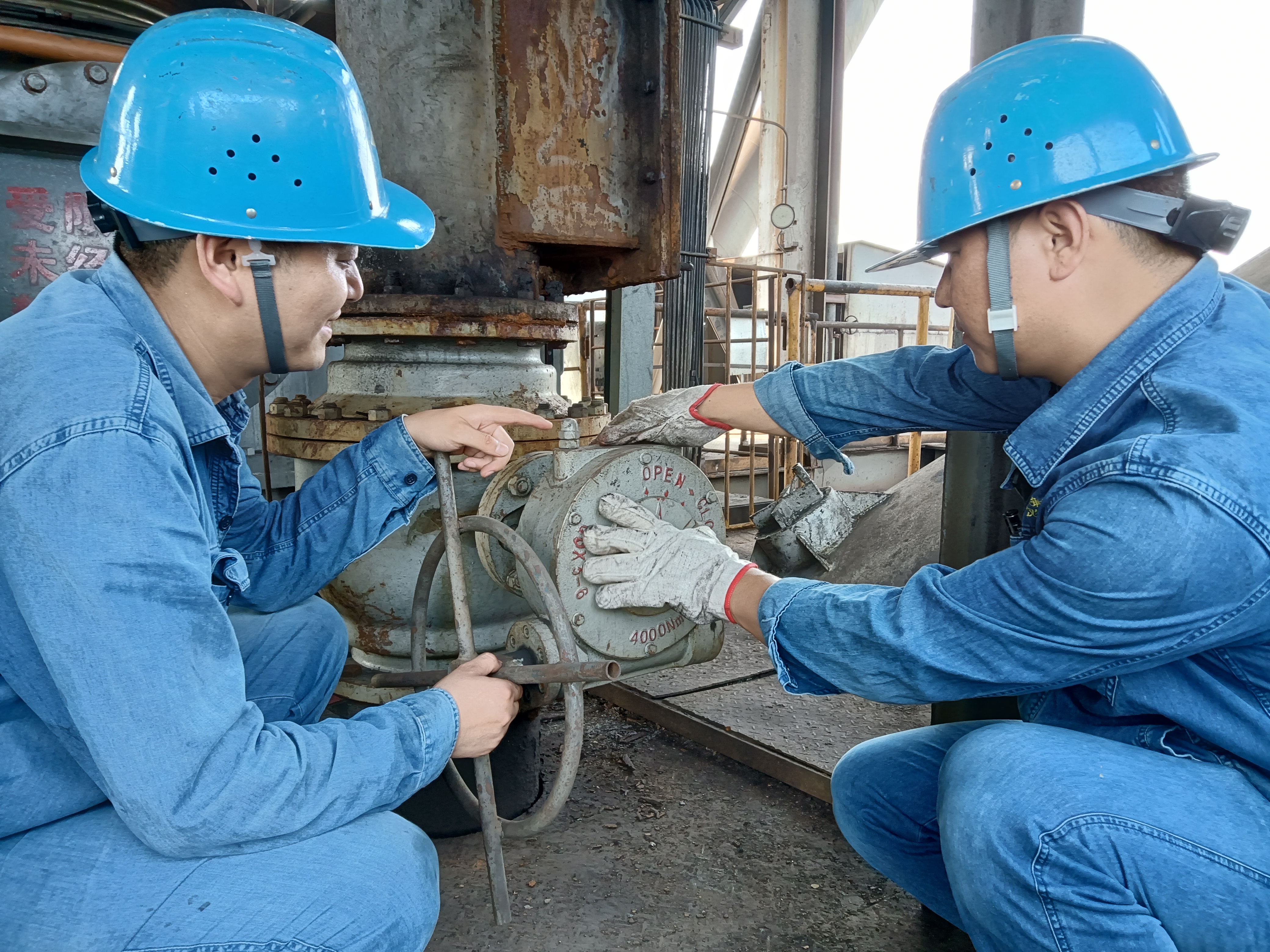 上料一线，看班长李涛如何精打“算盘”细算账