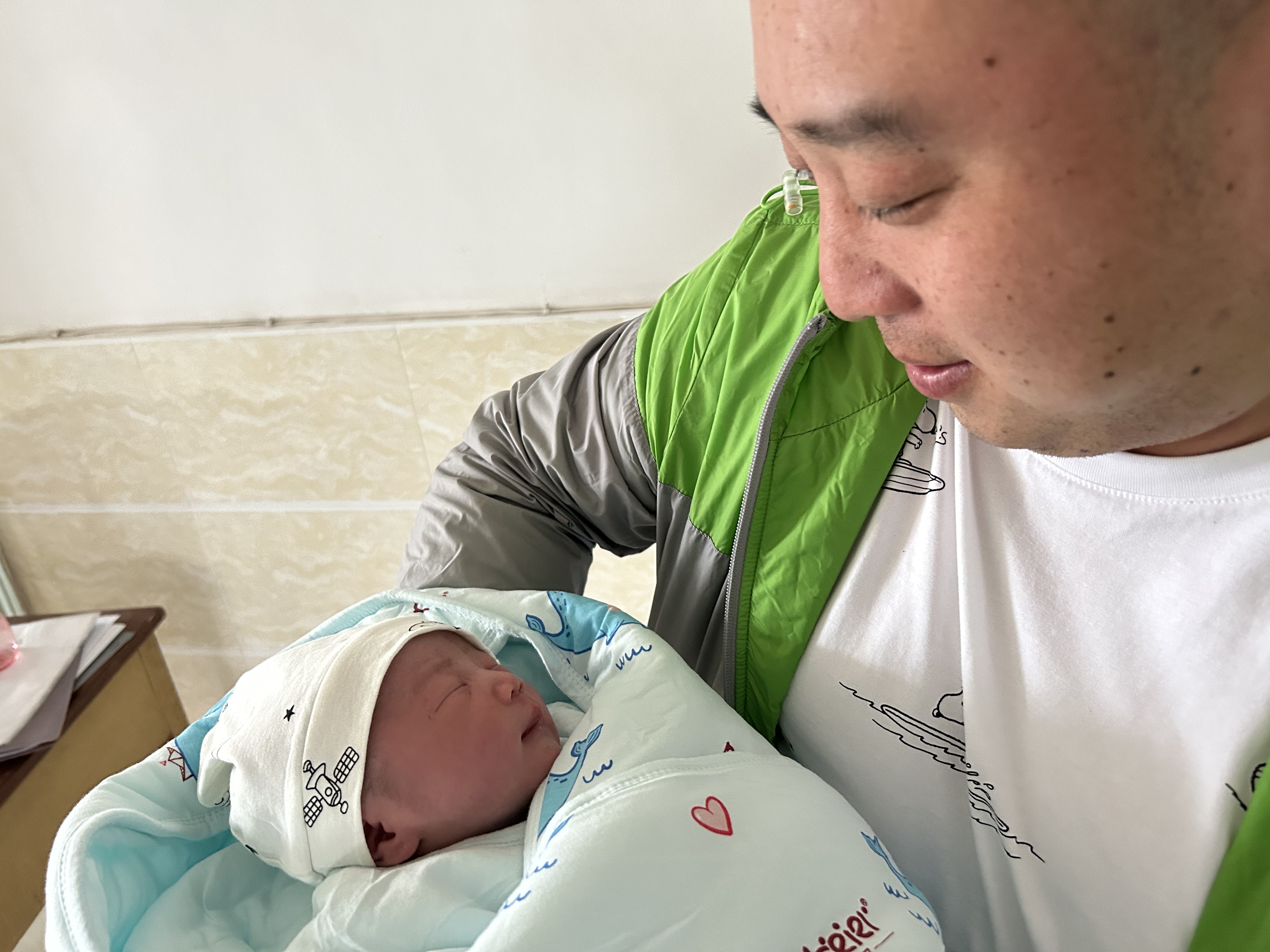 父亲节的“爸”气告白,我的爸爸是“钢铁侠” 父亲节的“爸”气告白,我的爸爸是“钢铁侠”